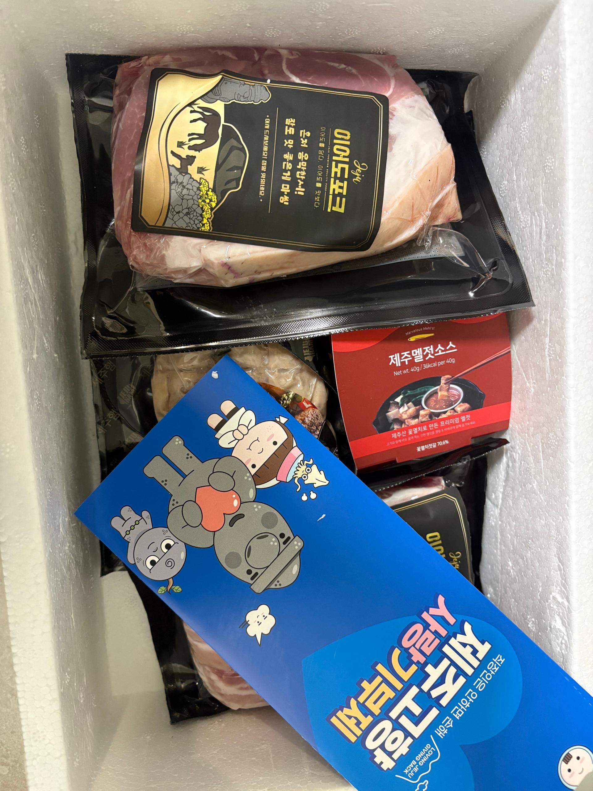 백오겹500g+흑돼지 앞다리살500g+흑돈떡갈비200g+흑돈소세지250g+멜젓소스40g