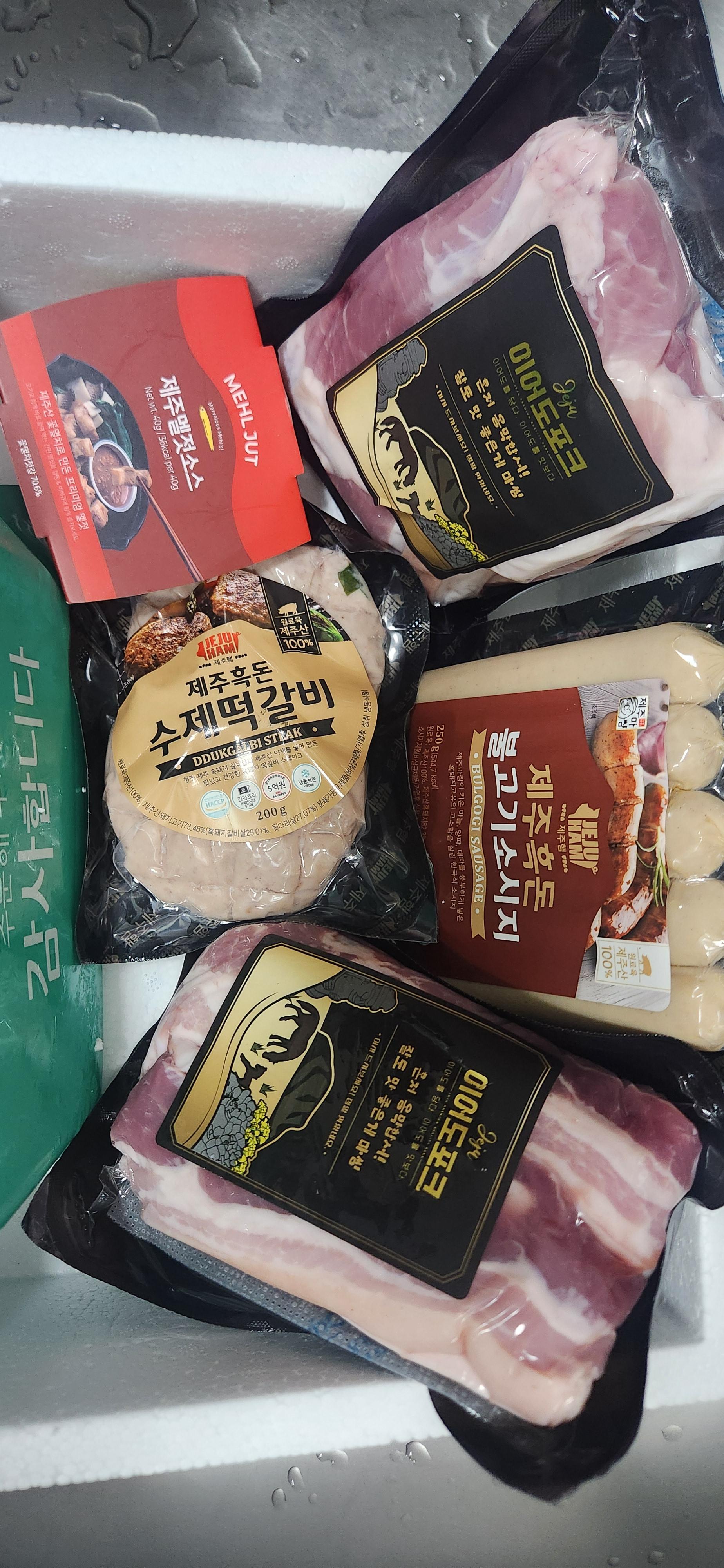 백오겹500g+흑돼지 앞다리살500g+흑돈떡갈비200g+흑돈소세지250g+멜젓소스40g
