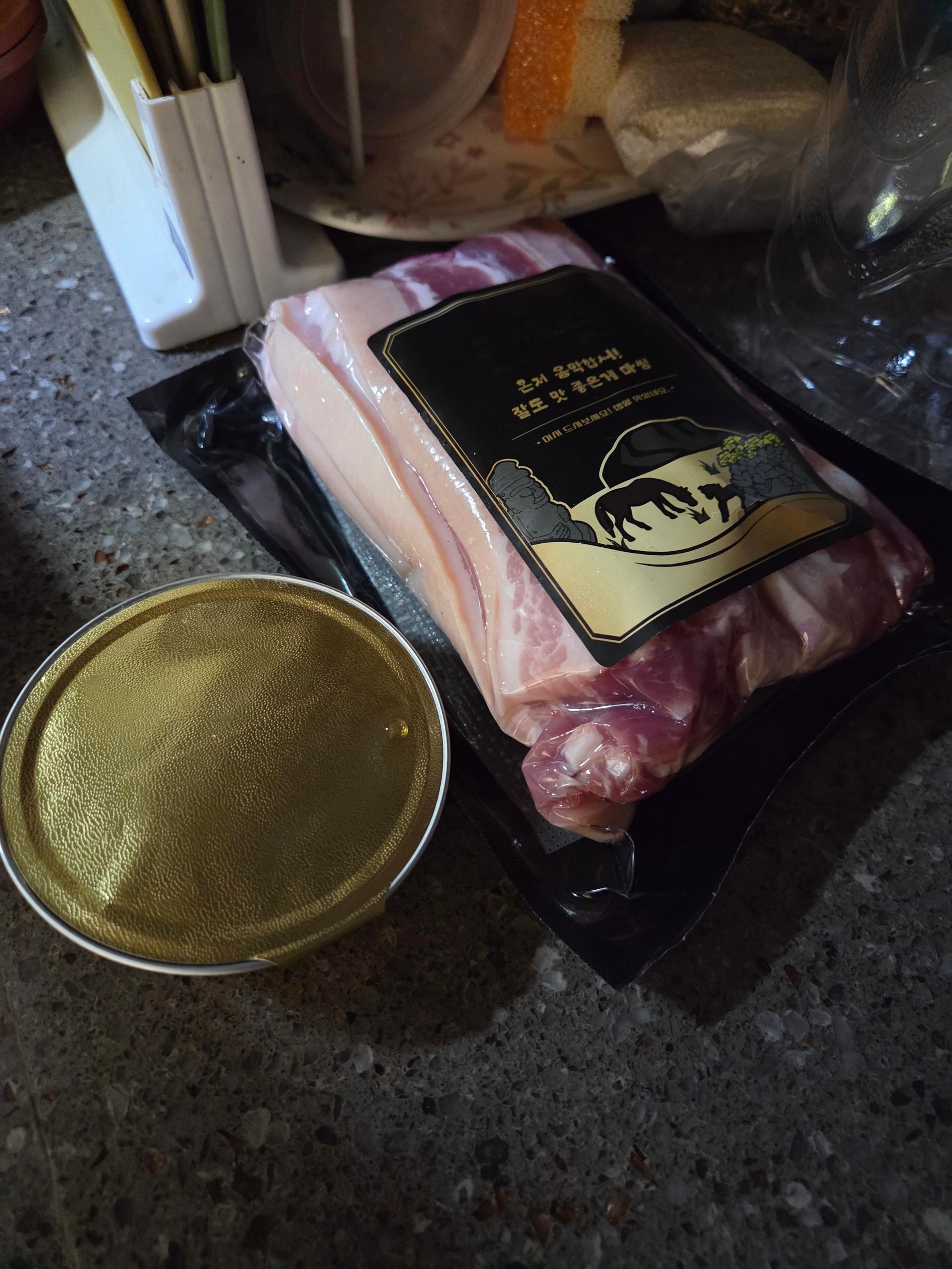 백오겹500g+흑돼지 앞다리살500g+흑돈떡갈비200g+흑돈소세지250g+멜젓소스40g