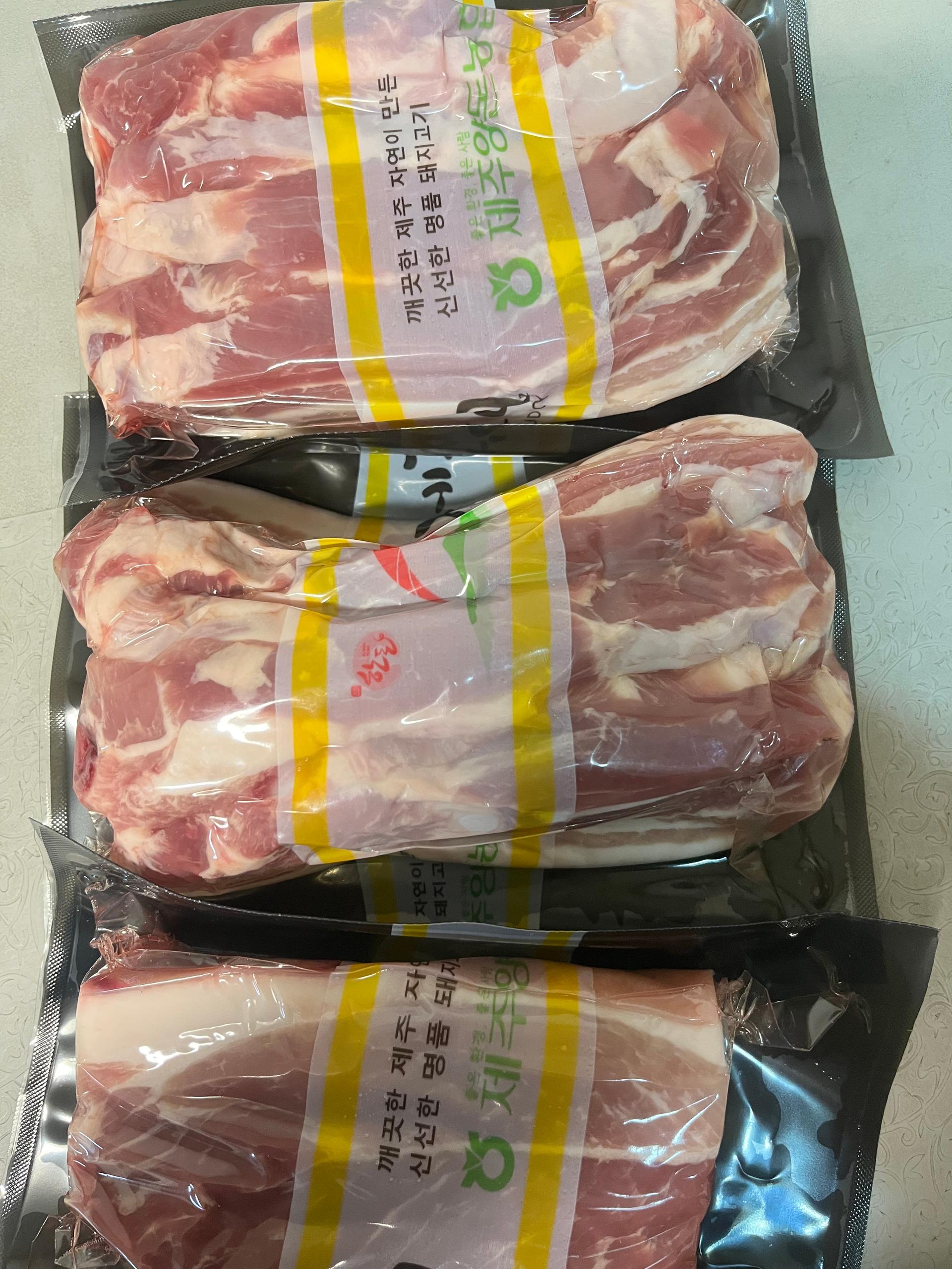 제주양돈농협 삼겹구이용 (500g 2개) + 앞다리 300g 선물 세트