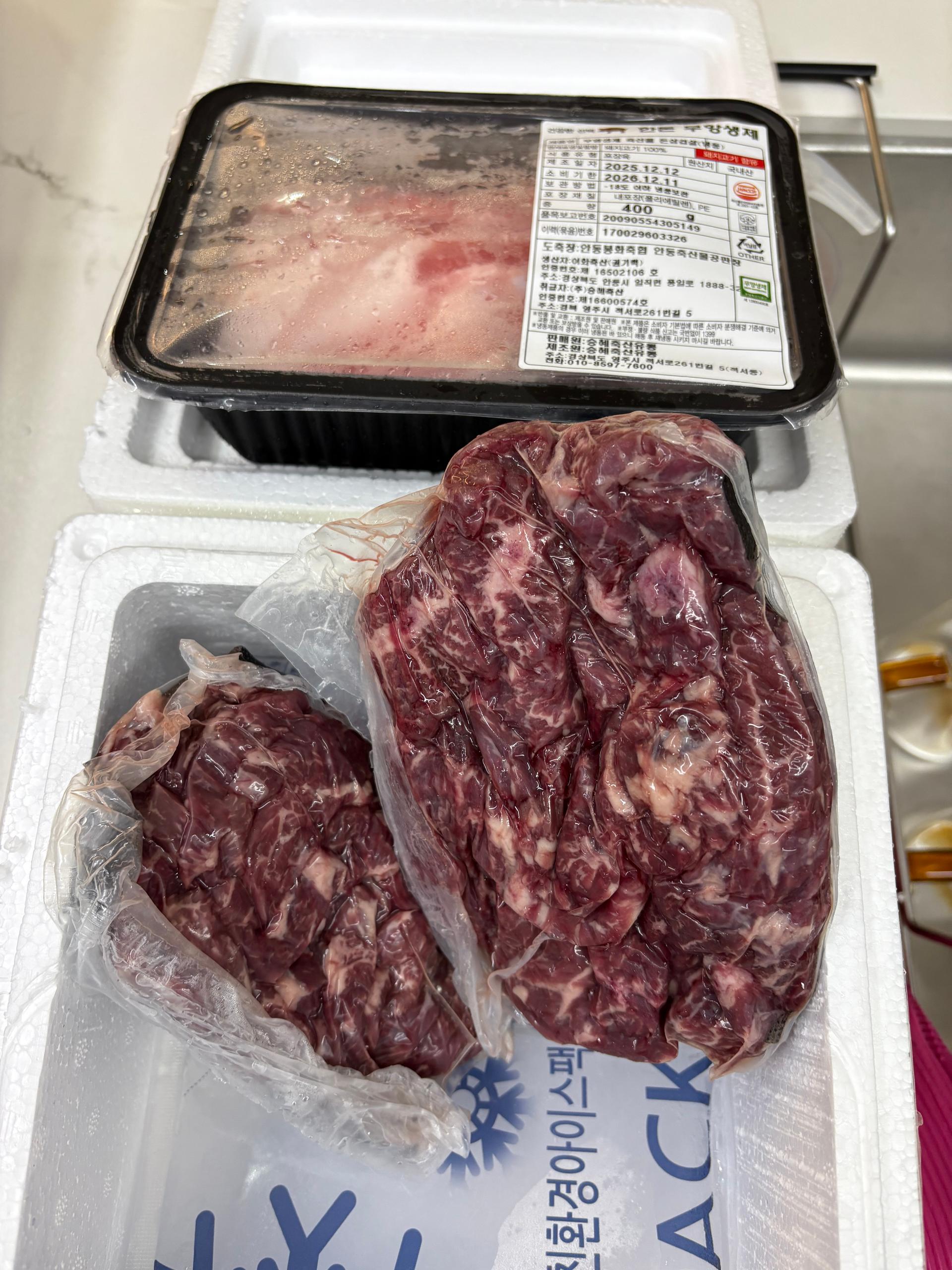 한우 실속구이 400g + 국거리 200g + 곰탕세트 500g*2팩 or 대패삼겹살400g 추가증정