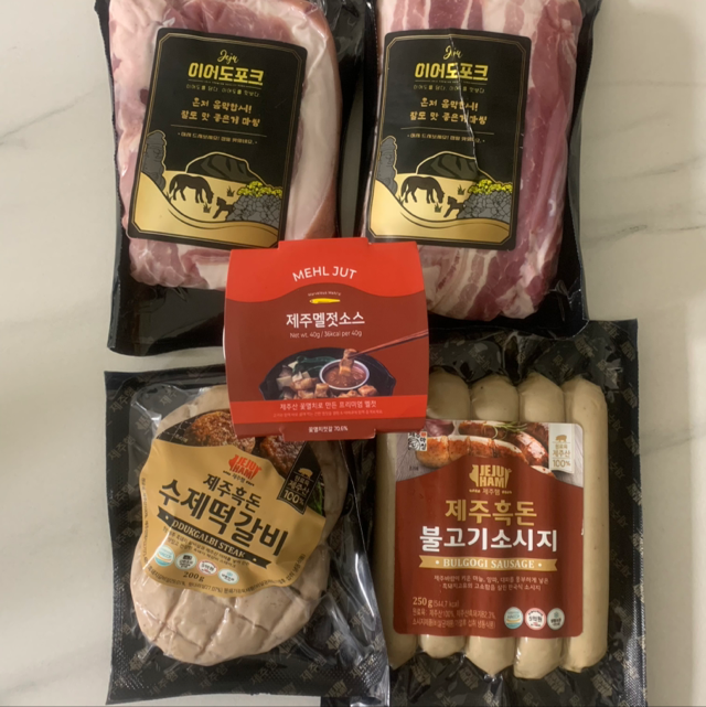 백오겹500g+흑돼지 앞다리살500g+흑돈떡갈비200g+흑돈소세지250g+멜젓소스40g