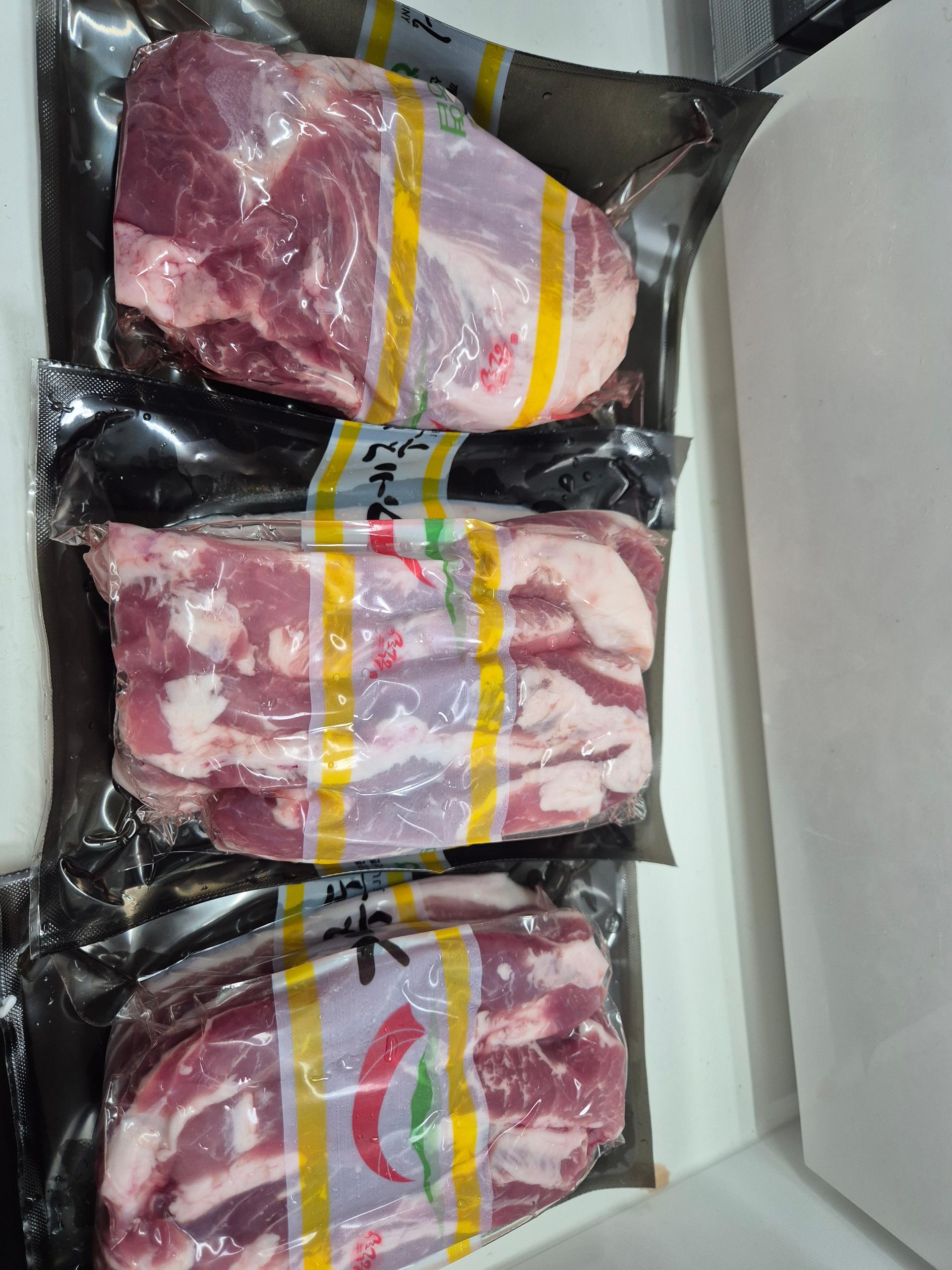 제주양돈농협 삼겹구이용 (500g 2개) + 앞다리 300g 선물 세트