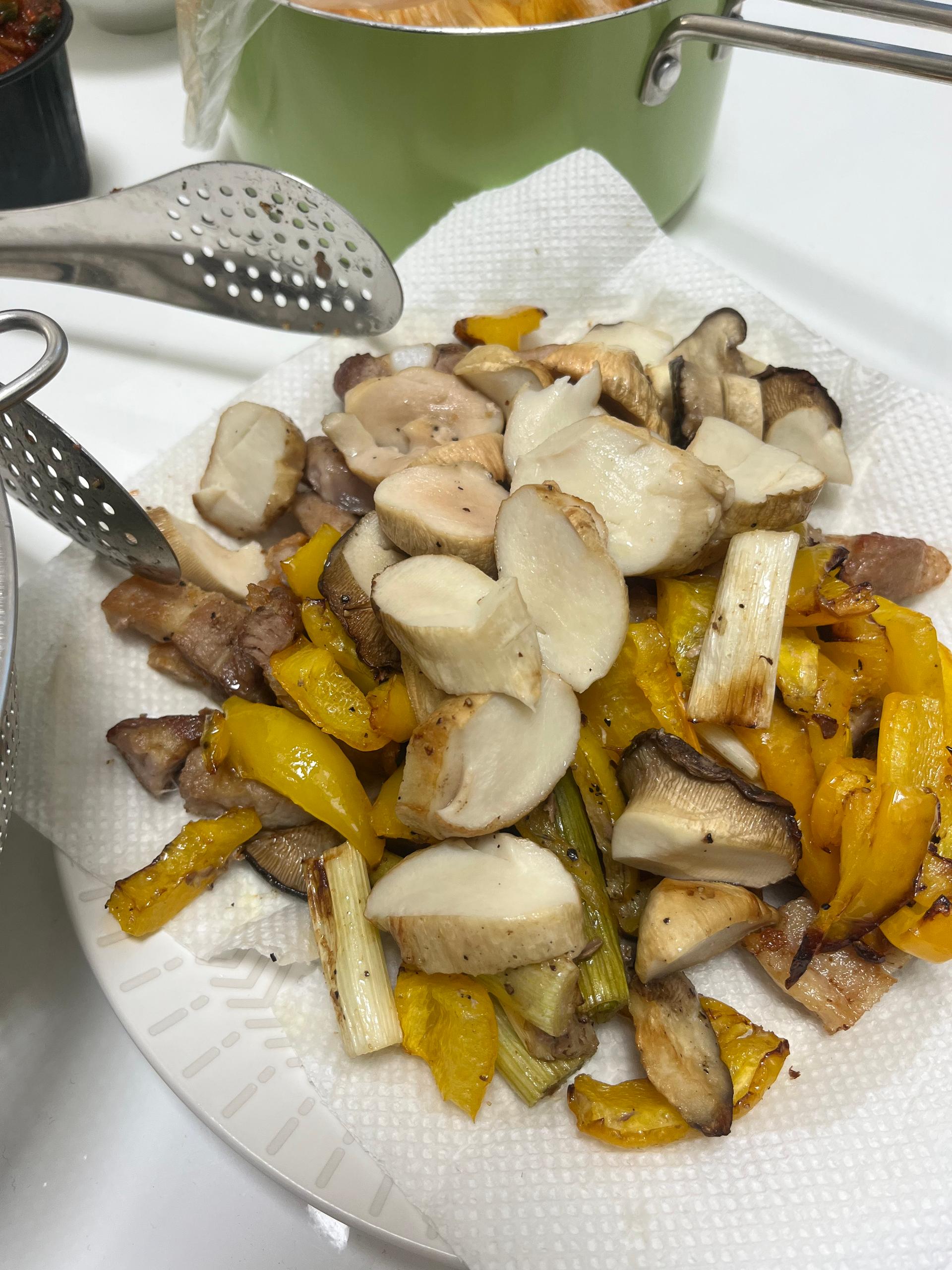 [EVENT] 강원산돈 돼지고기 선물세트 1.7kg + 마이라벨 부착 소주 추가 증정