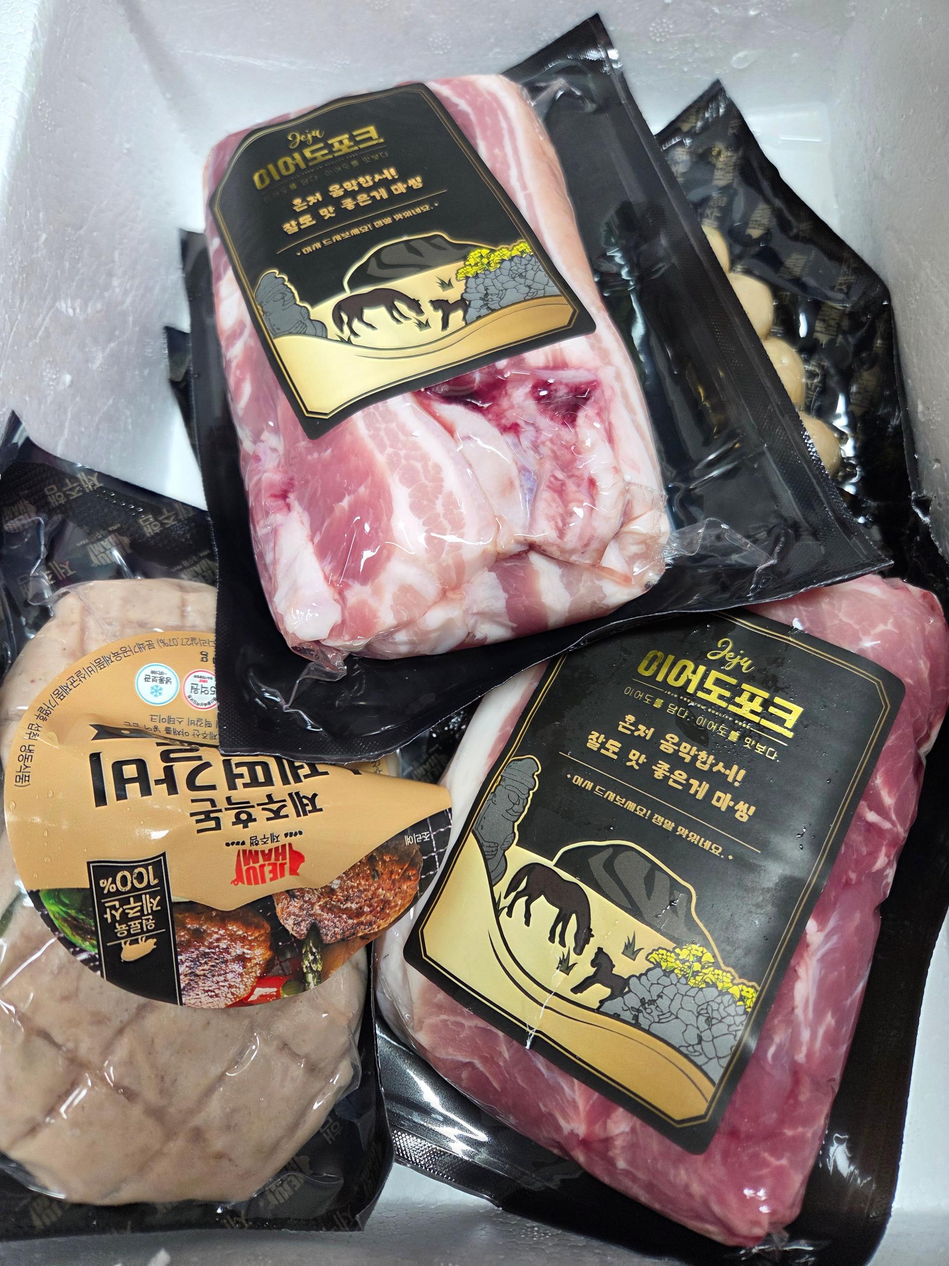 백오겹500g+흑돼지 앞다리살500g+흑돈떡갈비200g+흑돈소세지250g+멜젓소스40g