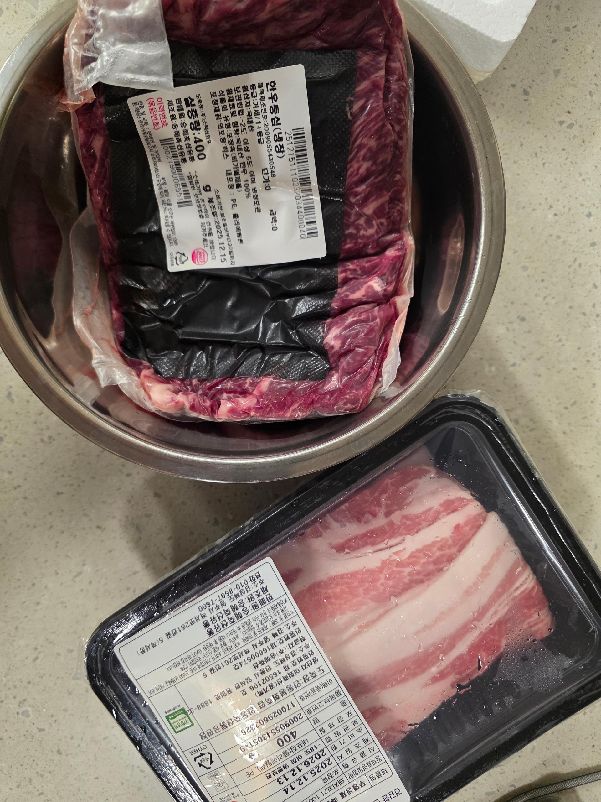 1+ 등급 한우 등심 400g (300g+100g) + 곰탕세트500g*2팩 or  대패삼겹살400g 추가증정