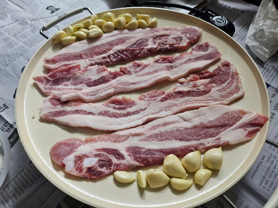 무항생제 한돈 삼겹살 1.3kg(1.1kg+200g추가증정) + 곰탕세트or대패삼겹살400g 추가증정