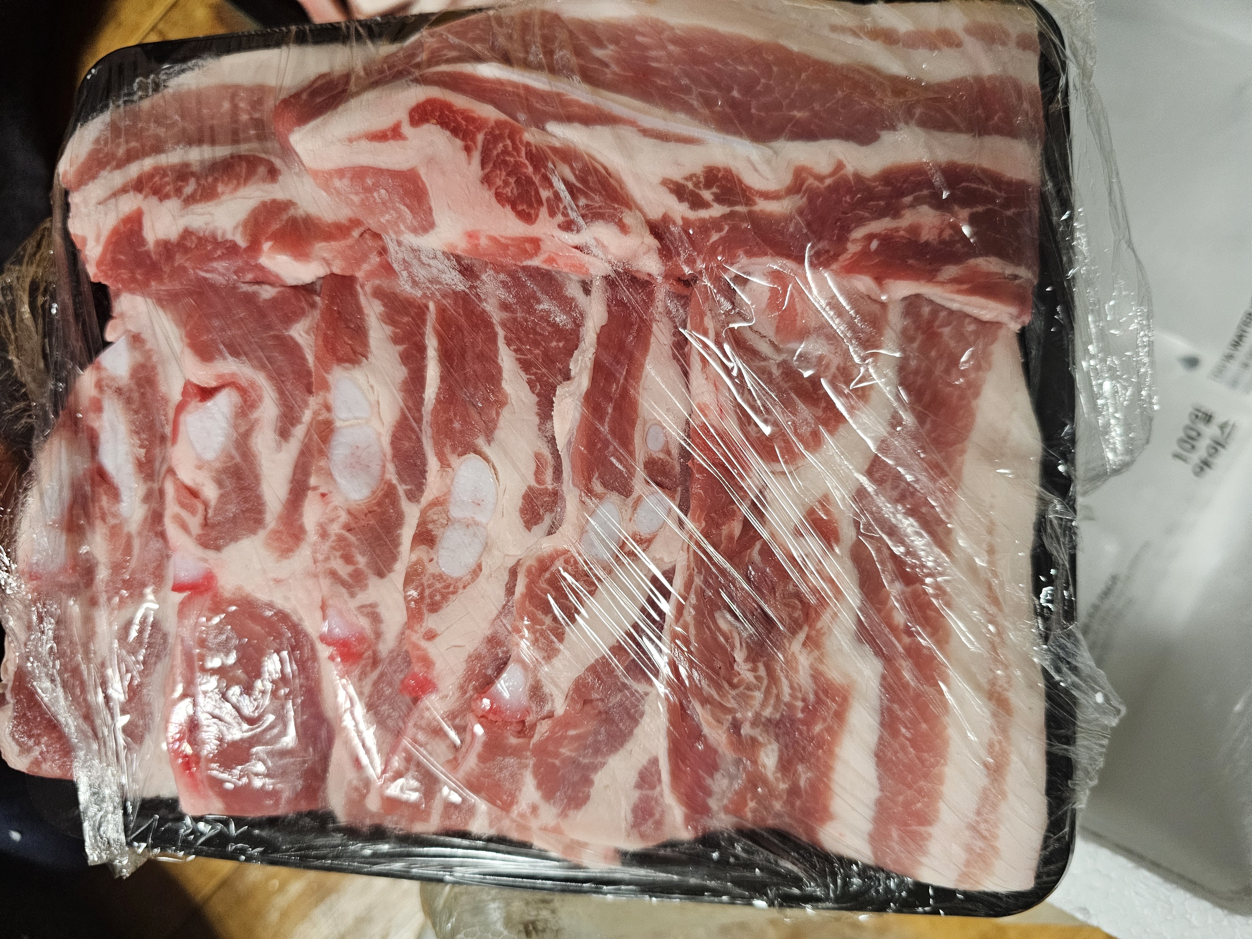 한돈 삼겹살 1.8kg / 생돼지갈비 2kg + 양념소스