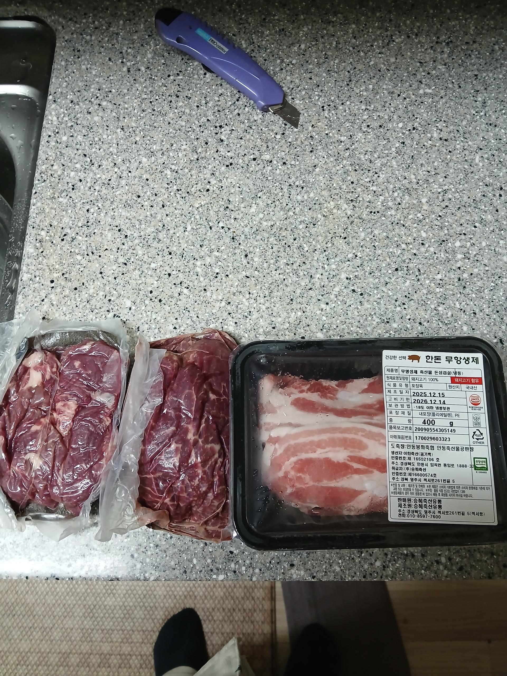 한우 실속구이 400g + 국거리 200g + 곰탕세트 500g*2팩 or 대패삼겹살400g 추가증정