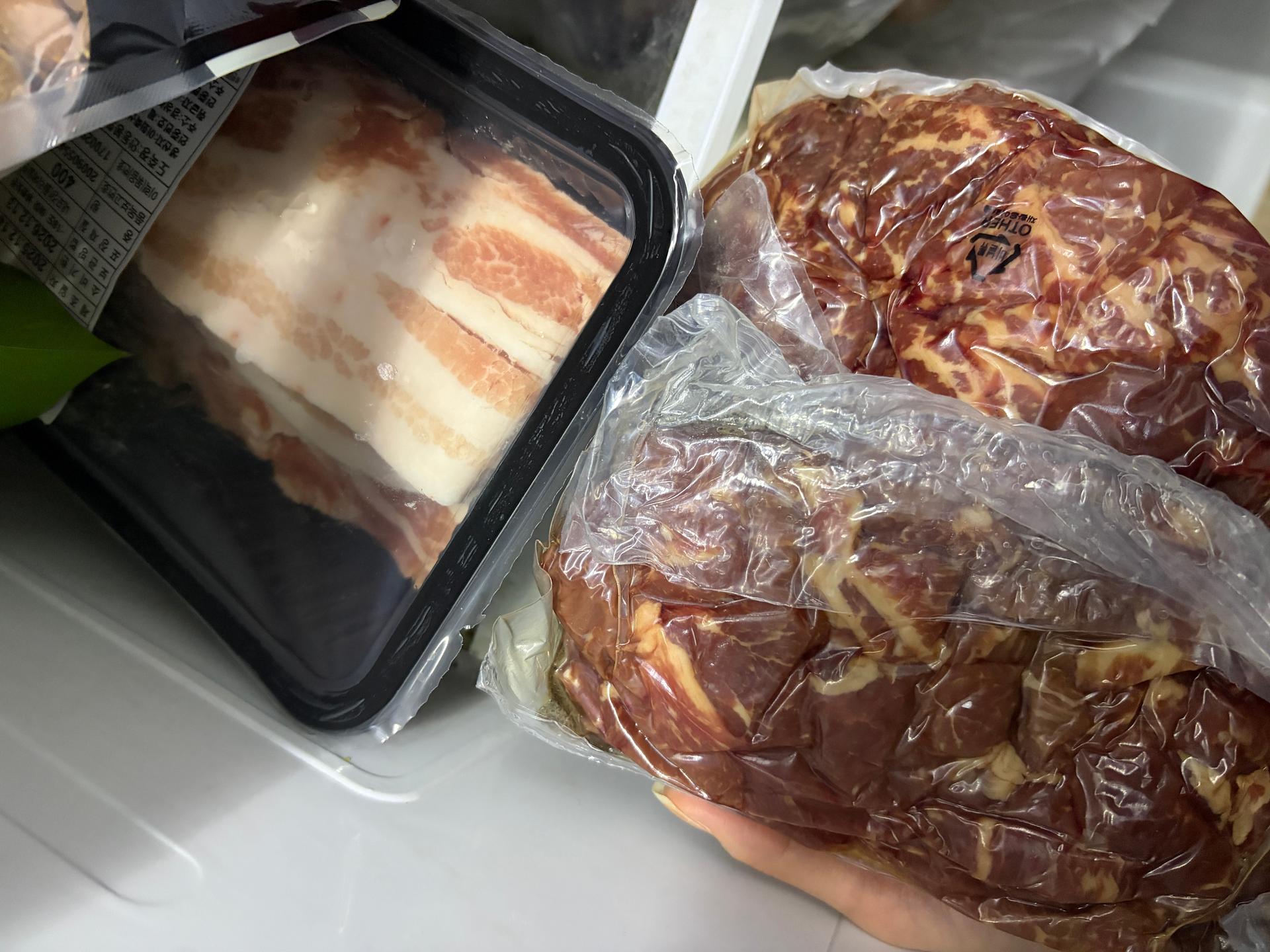 한우 실속구이 400g + 국거리 200g + 곰탕세트 500g*2팩 or 대패삼겹살400g 추가증정