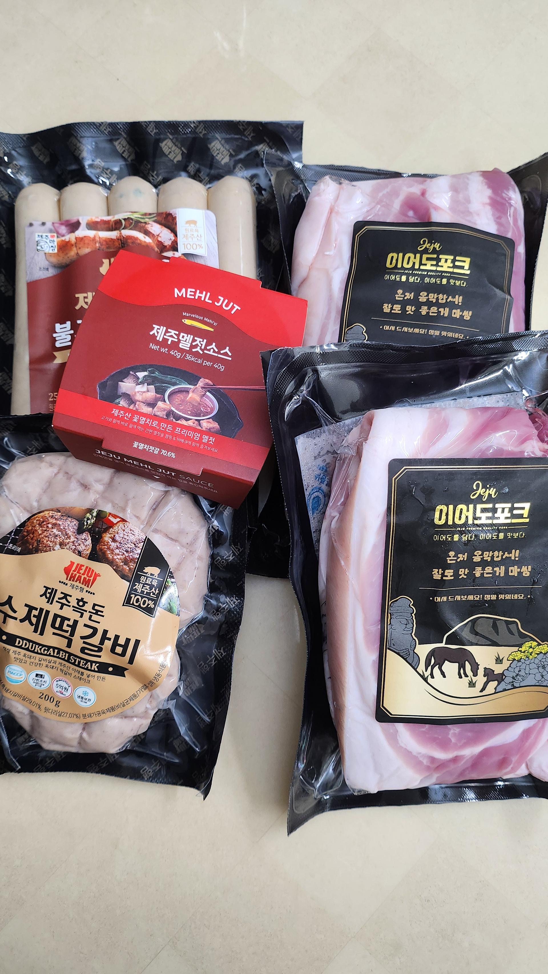 백오겹500g+흑돼지 앞다리살500g+흑돈떡갈비200g+흑돈소세지250g+멜젓소스40g