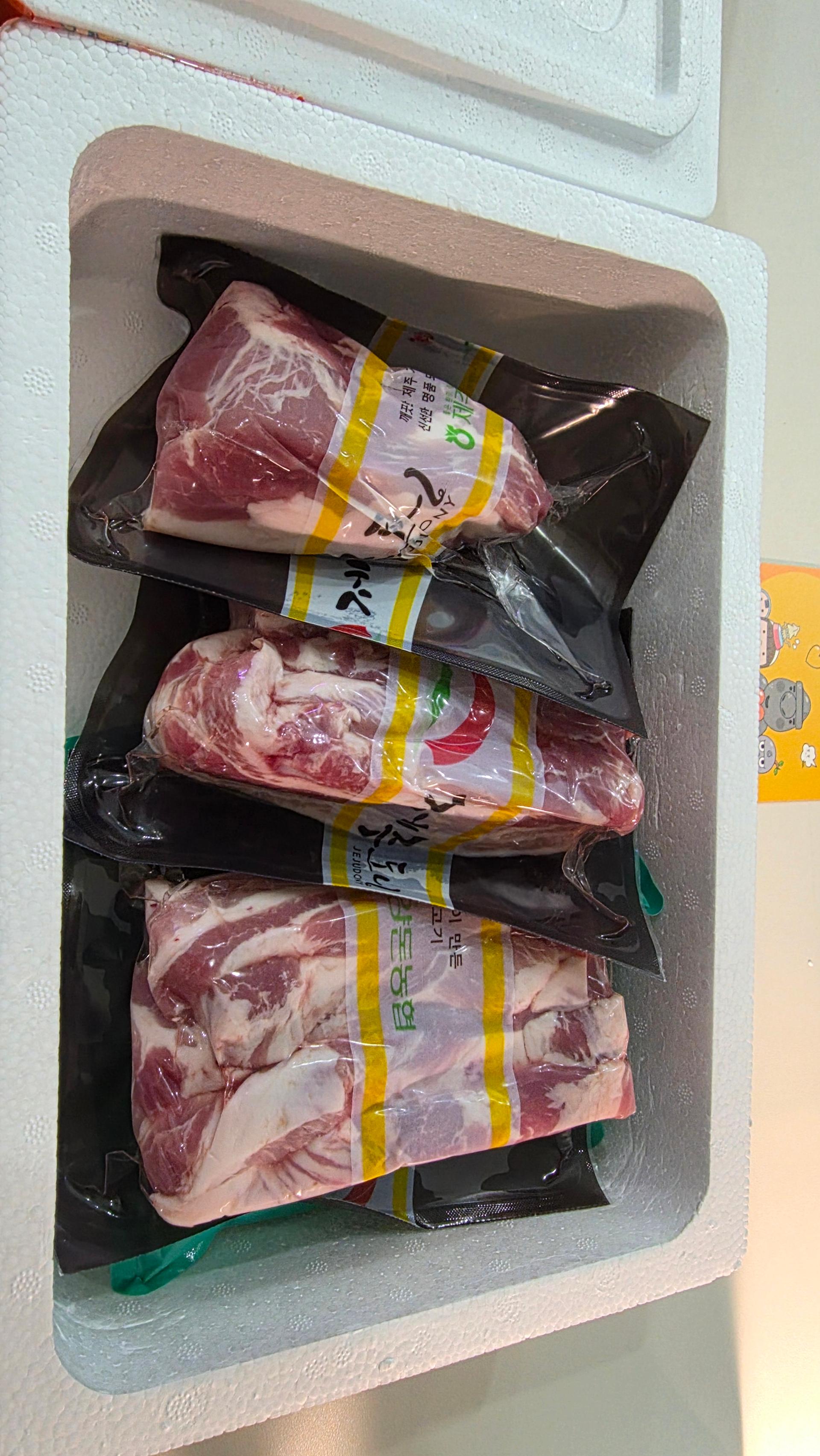 제주양돈농협 삼겹구이용 (500g 2개) + 앞다리 300g 선물 세트