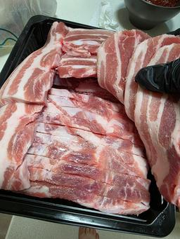 [12/15부터 순차배송] 한돈 삼겹살 1.8kg / 생돼지갈비 2kg + 양념소스-1