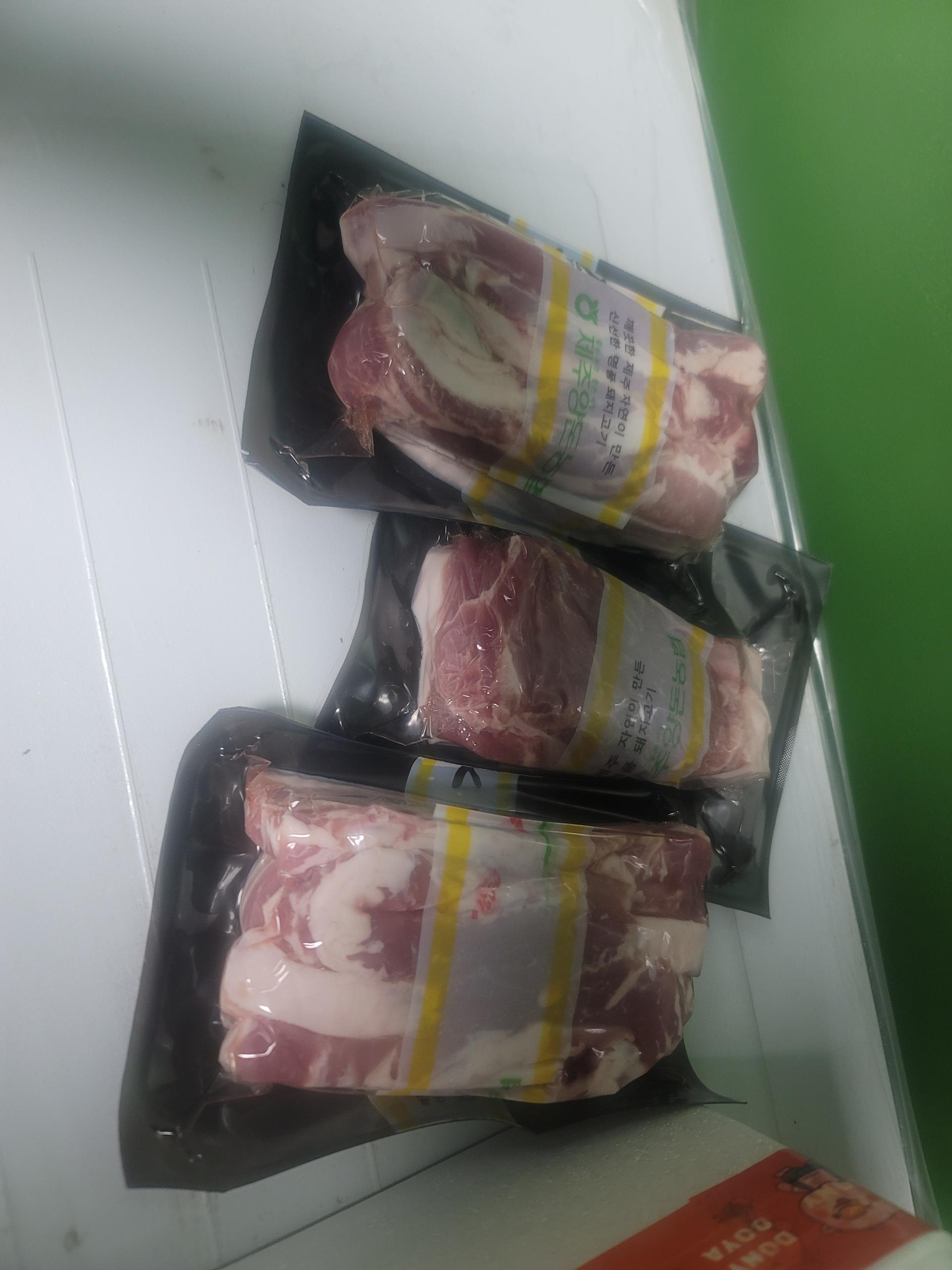 제주양돈농협 삼겹구이용 (500g 2개) + 앞다리 300g 선물 세트