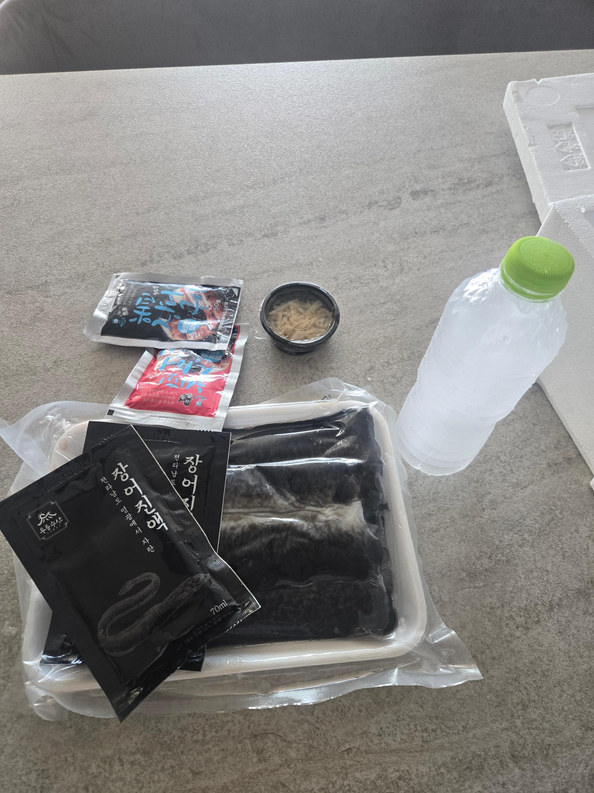 영광 민물장어 1kg (600g내외) + 100g 추가증정 + 장어즙 2포 추가증정