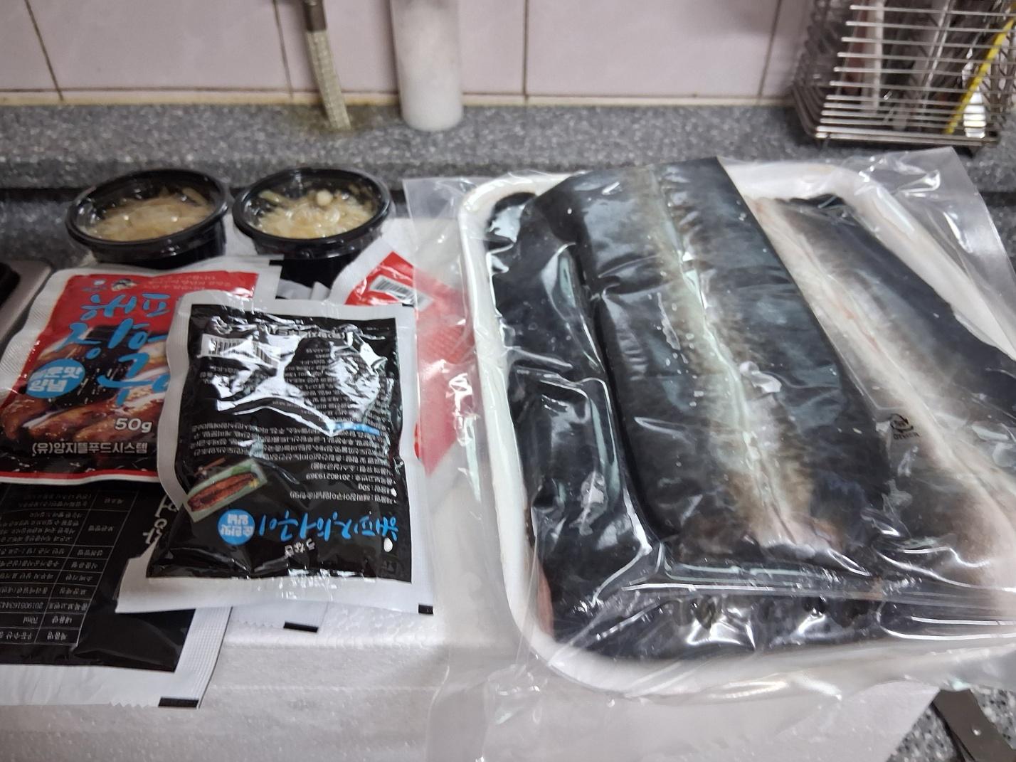 영광 민물장어 1kg (600g내외) + 100g 추가증정 + 장어즙 2포 추가증정