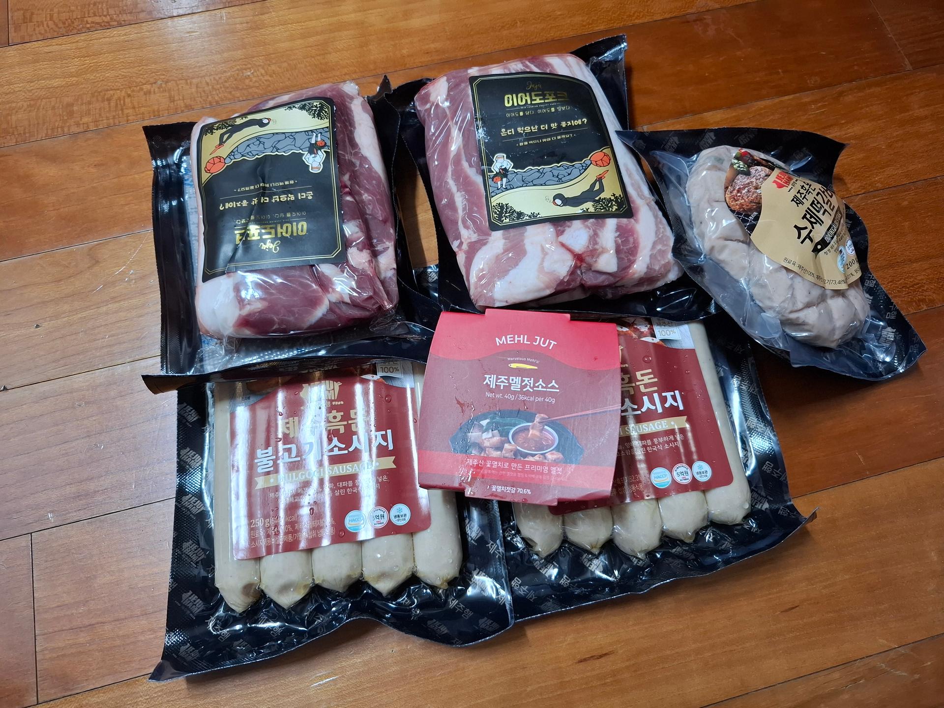 백오겹500g+흑돼지 앞다리살500g+흑돈떡갈비200g+흑돈소세지250g+멜젓소스40g