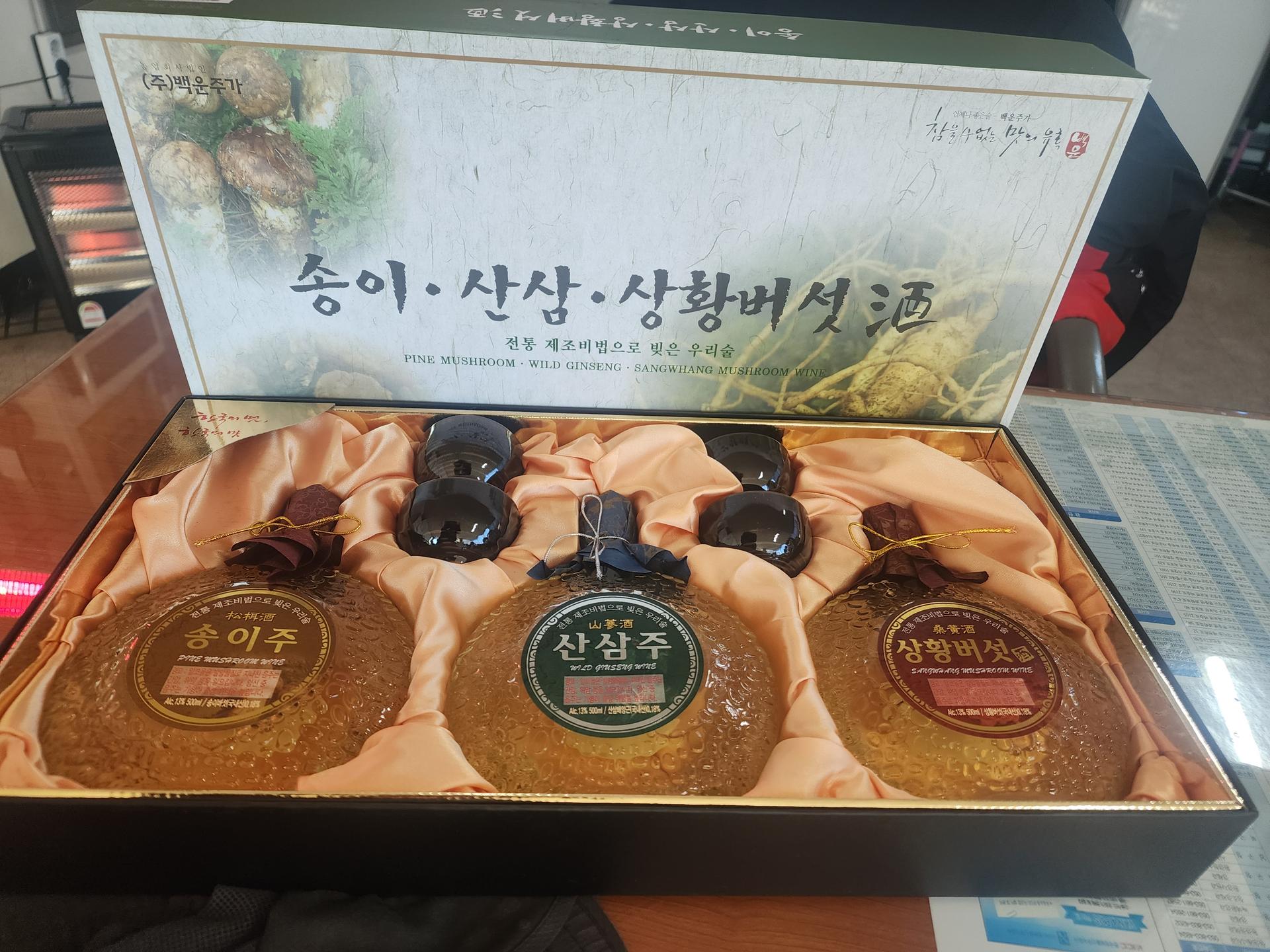 백운주가 전통주 백운명주 30호 선물세트(송이·산삼·상황버섯)