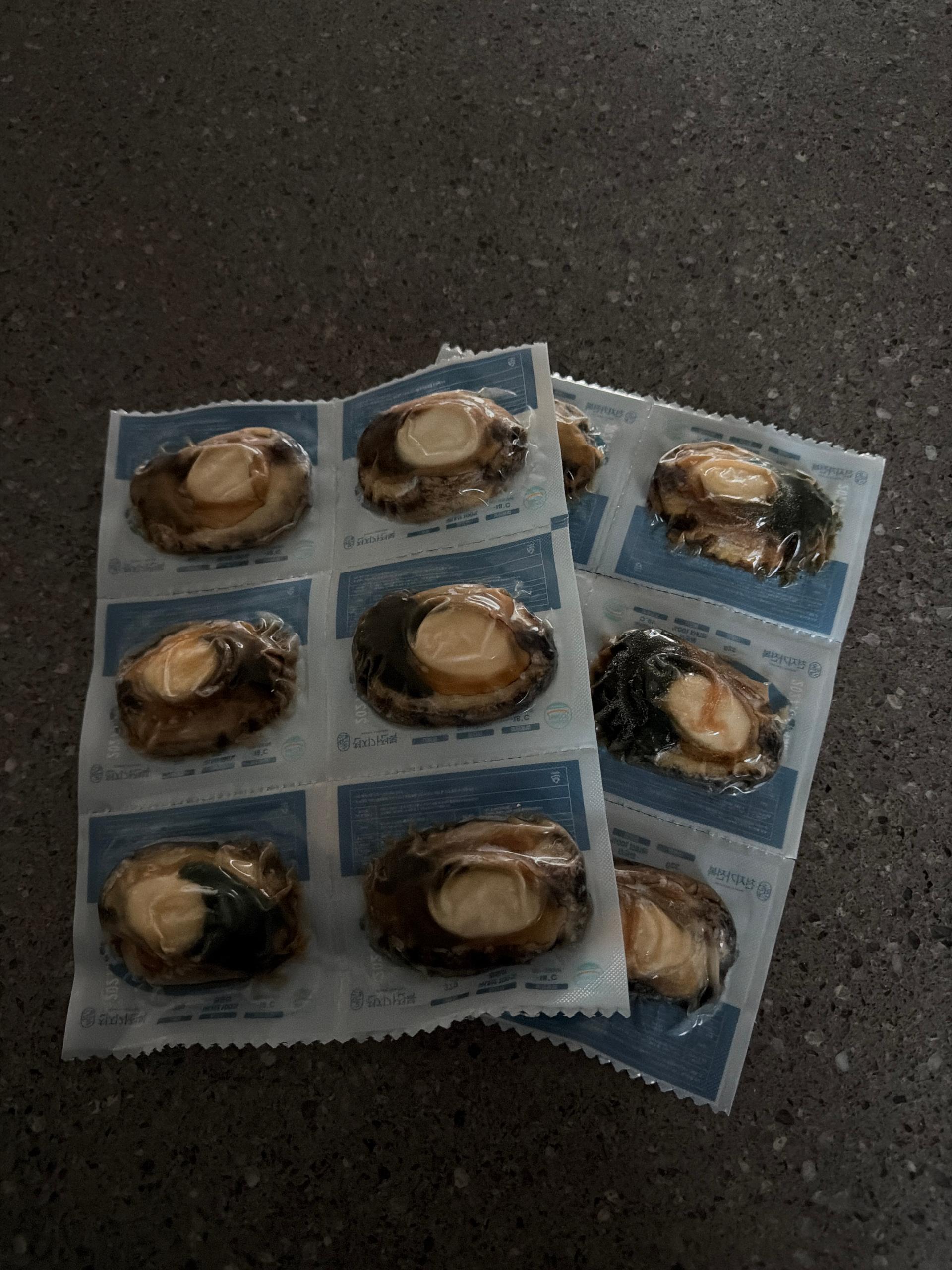 손질전복 12마리 (6마리 x 2팩)