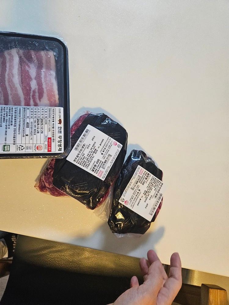 한우 실속구이 400g + 국거리 200g + 곰탕세트 500g*2팩 or 대패삼겹살400g 추가증정