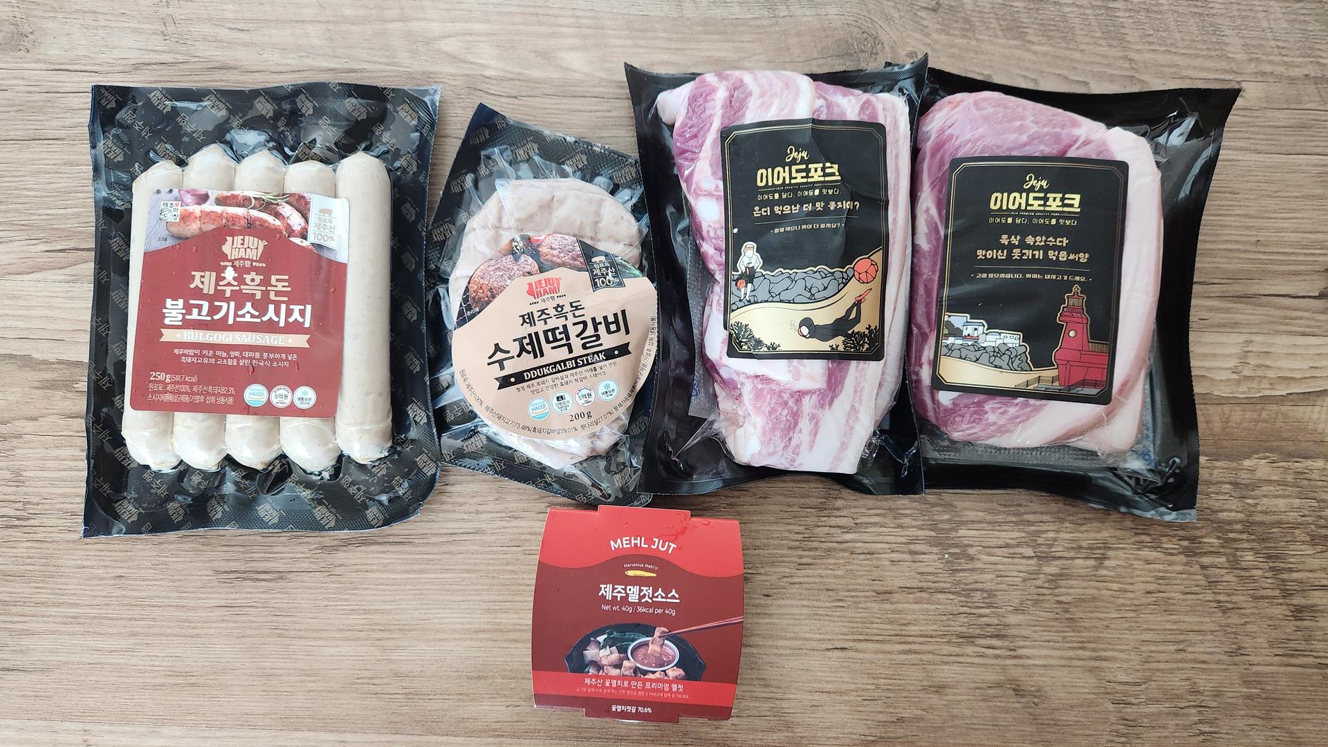 백오겹500g+흑돼지 앞다리살500g+흑돈떡갈비200g+흑돈소세지250g+멜젓소스40g