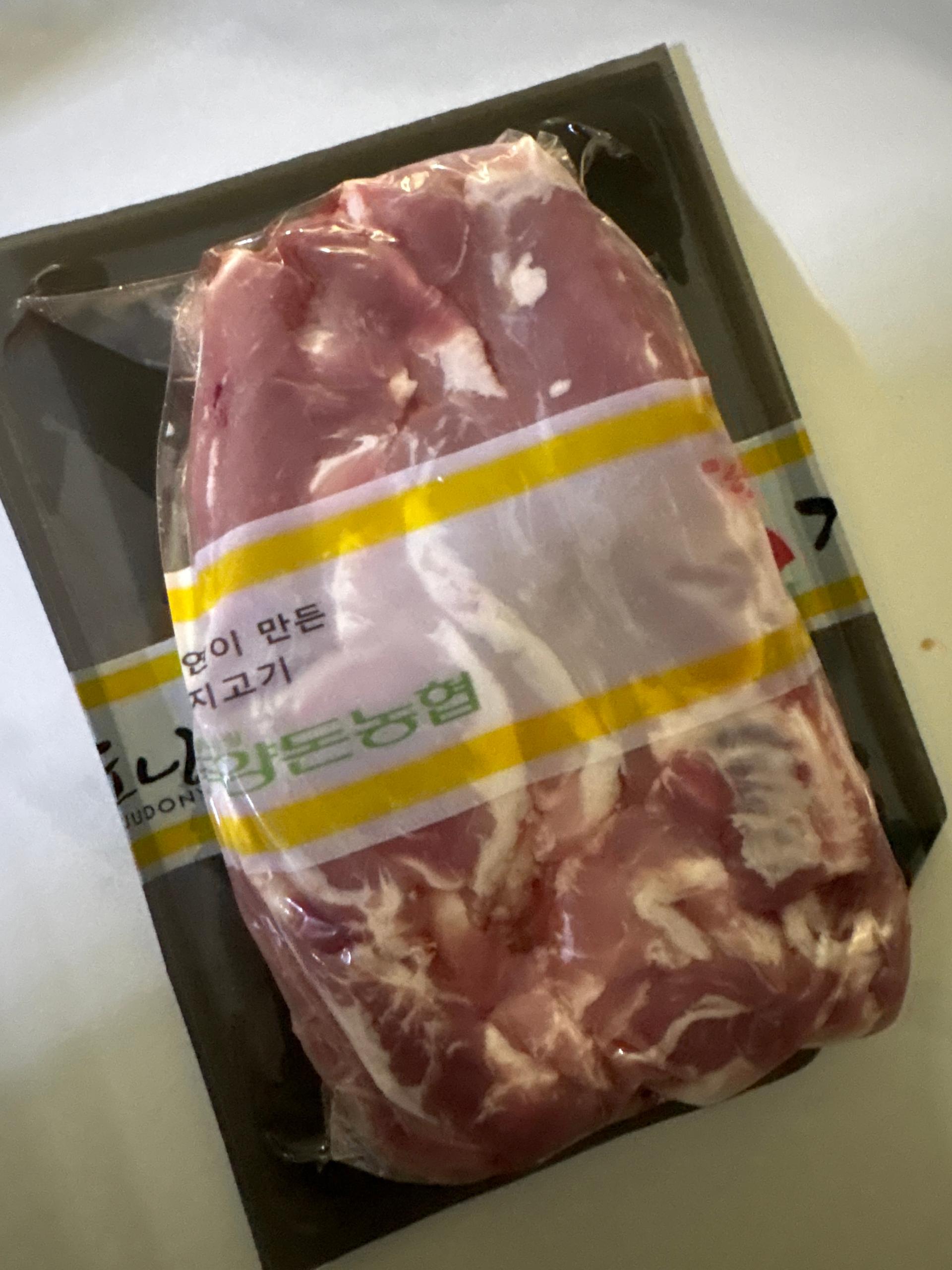 제주양돈농협 삼겹구이용 (500g 2개) + 앞다리 300g 선물 세트