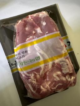 제주양돈농협 삼겹구이용 (500g 2개) + 앞다리 300g 선물 세트-1