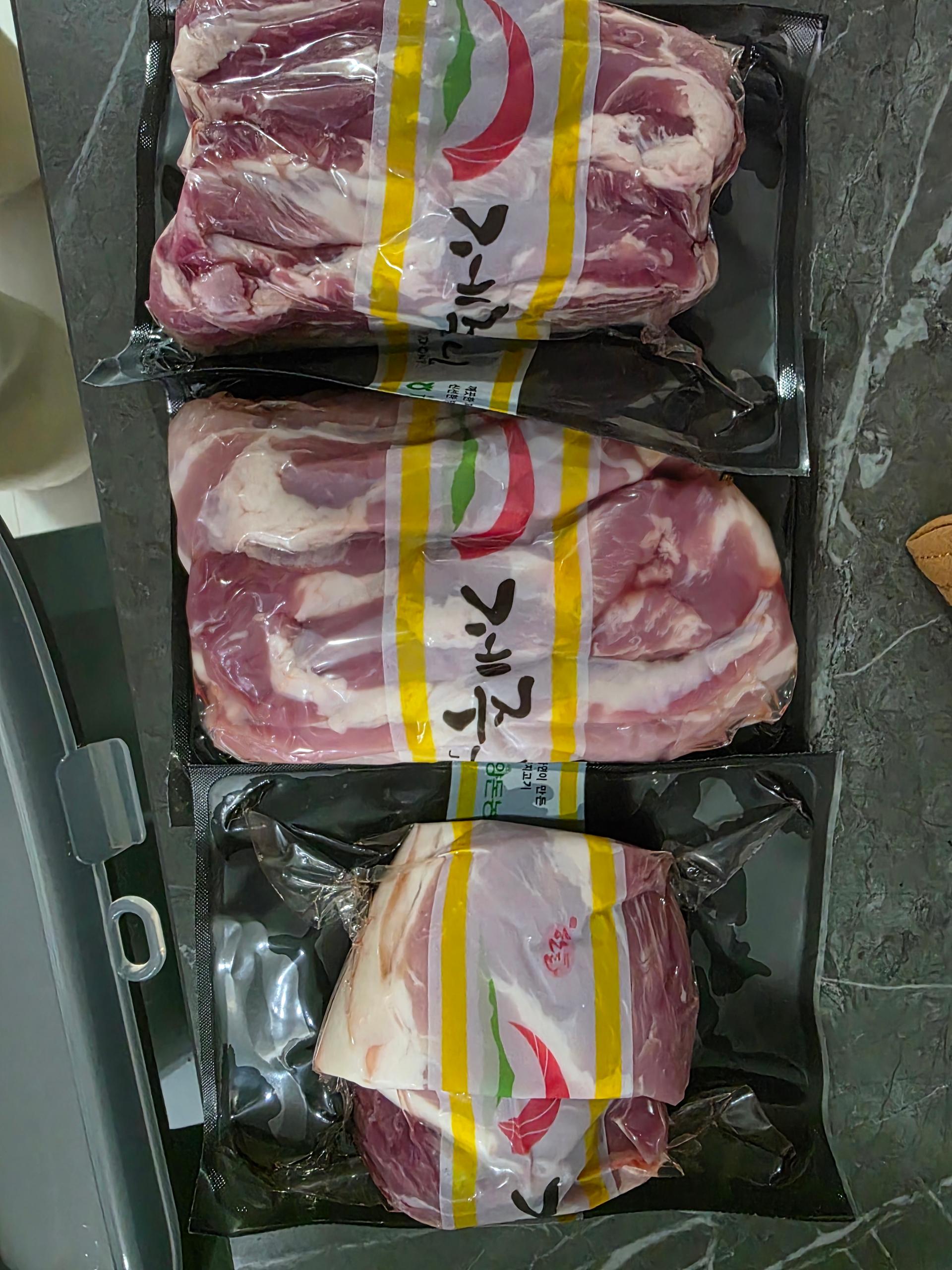 제주양돈농협 삼겹구이용 (500g 2개) + 앞다리 300g 선물 세트