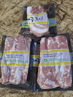 제주양돈농협 삼겹구이용 (500g 2개) + 앞다리 300g 선물 세트-1
