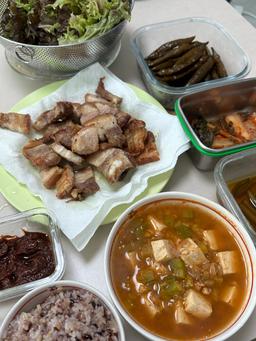 제주양돈농협 삼겹구이용 (500g 2개) + 앞다리 300g 선물 세트-1
