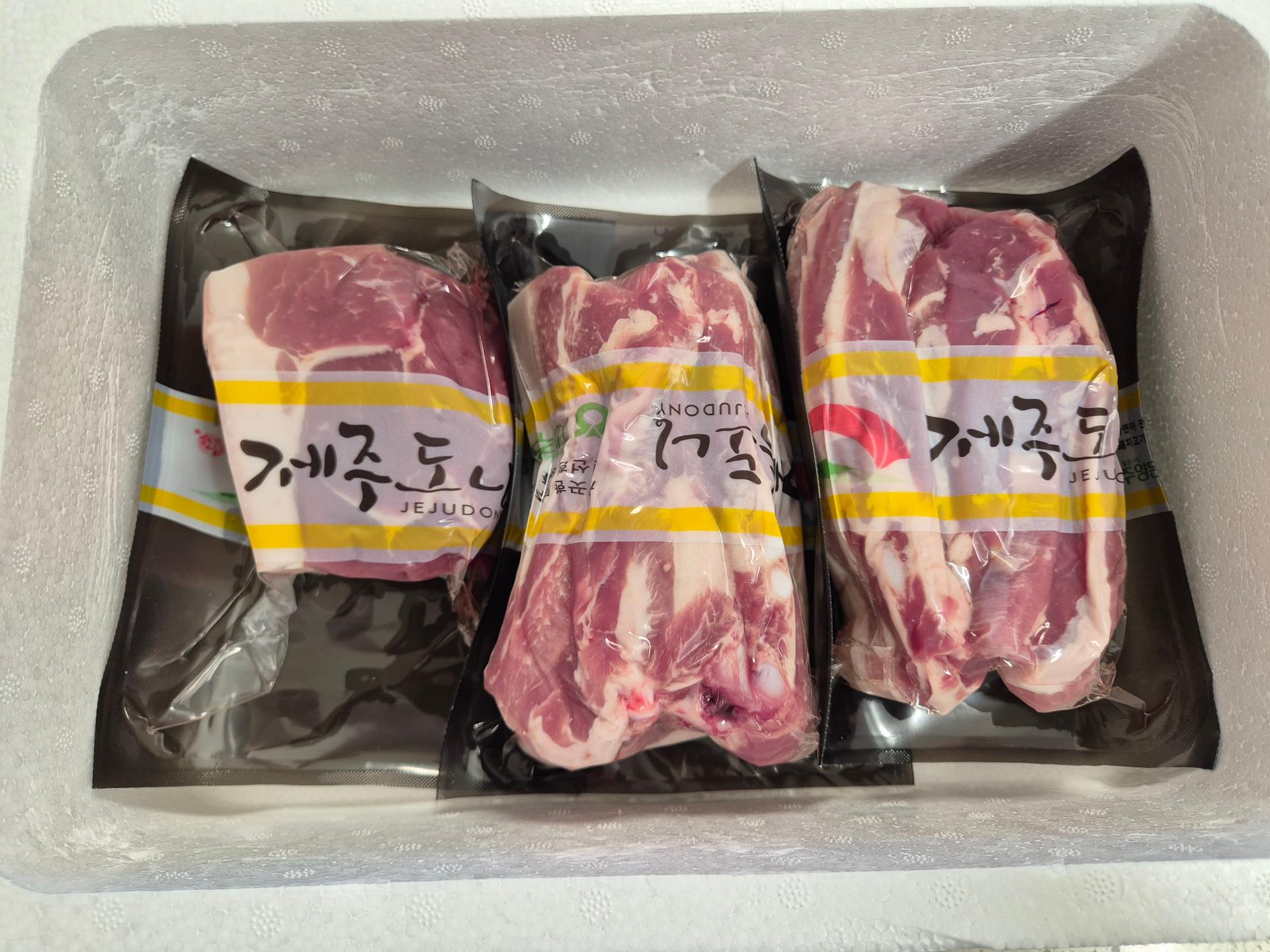 제주양돈농협 삼겹구이용 (500g 2개) + 앞다리 300g 선물 세트
