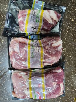 제주양돈농협 삼겹구이용 (500g 2개) + 앞다리 300g 선물 세트-1