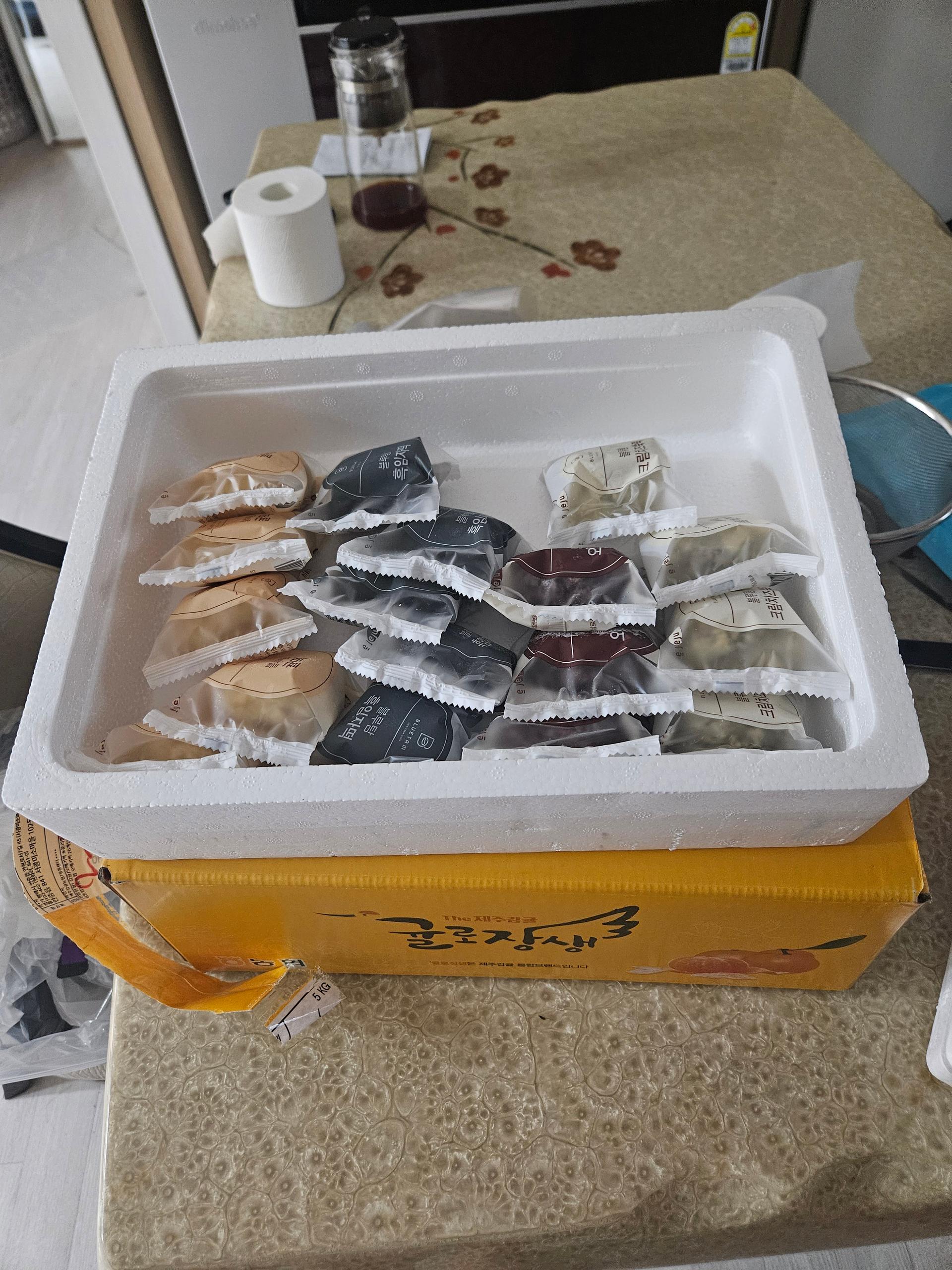 [연말한정! 감귤/오메기떡 ★분리발송★] 제주감귤 4kg (1박스)+오메기떡 20개 선물세트(택1)