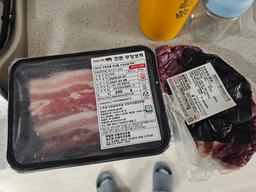 1+ 등급 한우 등심 400g (300g+100g) + 곰탕세트500g*2팩 or  대패삼겹살400g 추가증정-1