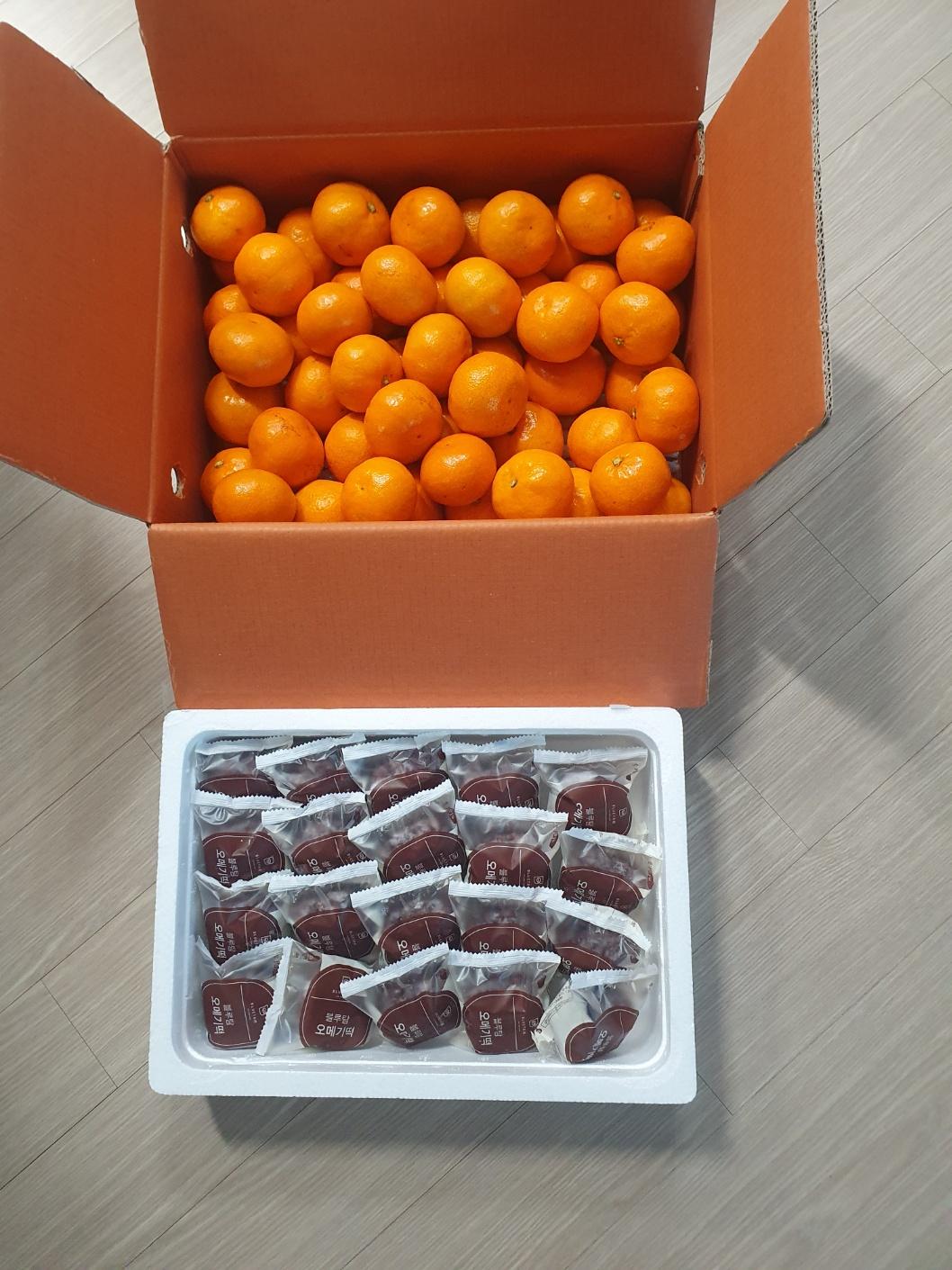 [연말한정! 감귤/오메기떡 ★분리발송★] 제주감귤 4kg (1박스)+오메기떡 20개 선물세트(택1)