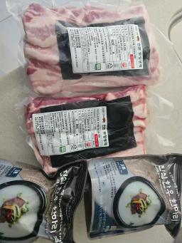 무항생제 한돈 삼겹살 1.3kg(1.1kg+200g추가증정) + 곰탕세트or대패삼겹살400g 추가증정-1