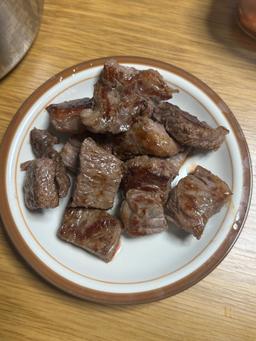 1+ 등급 한우 등심 400g (300g+100g) + 곰탕세트500g*2팩 or  대패삼겹살400g 추가증정-1