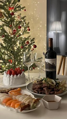 1+ 등급 한우 등심 400g (300g+100g) + 곰탕세트500g*2팩 or  대패삼겹살400g 추가증정-1