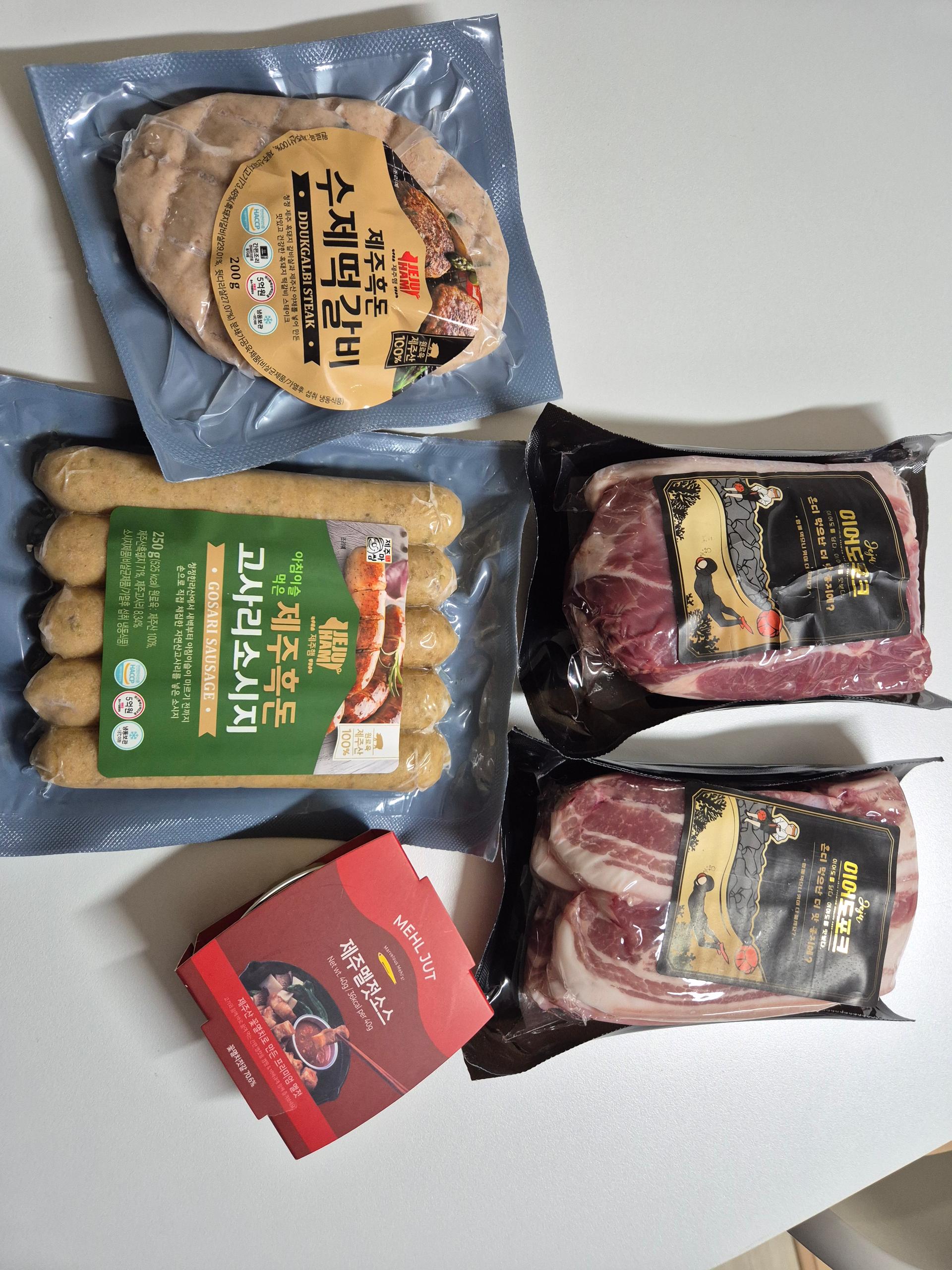 백오겹500g+흑돼지 앞다리살500g+흑돈떡갈비200g+흑돈소세지250g+멜젓소스40g