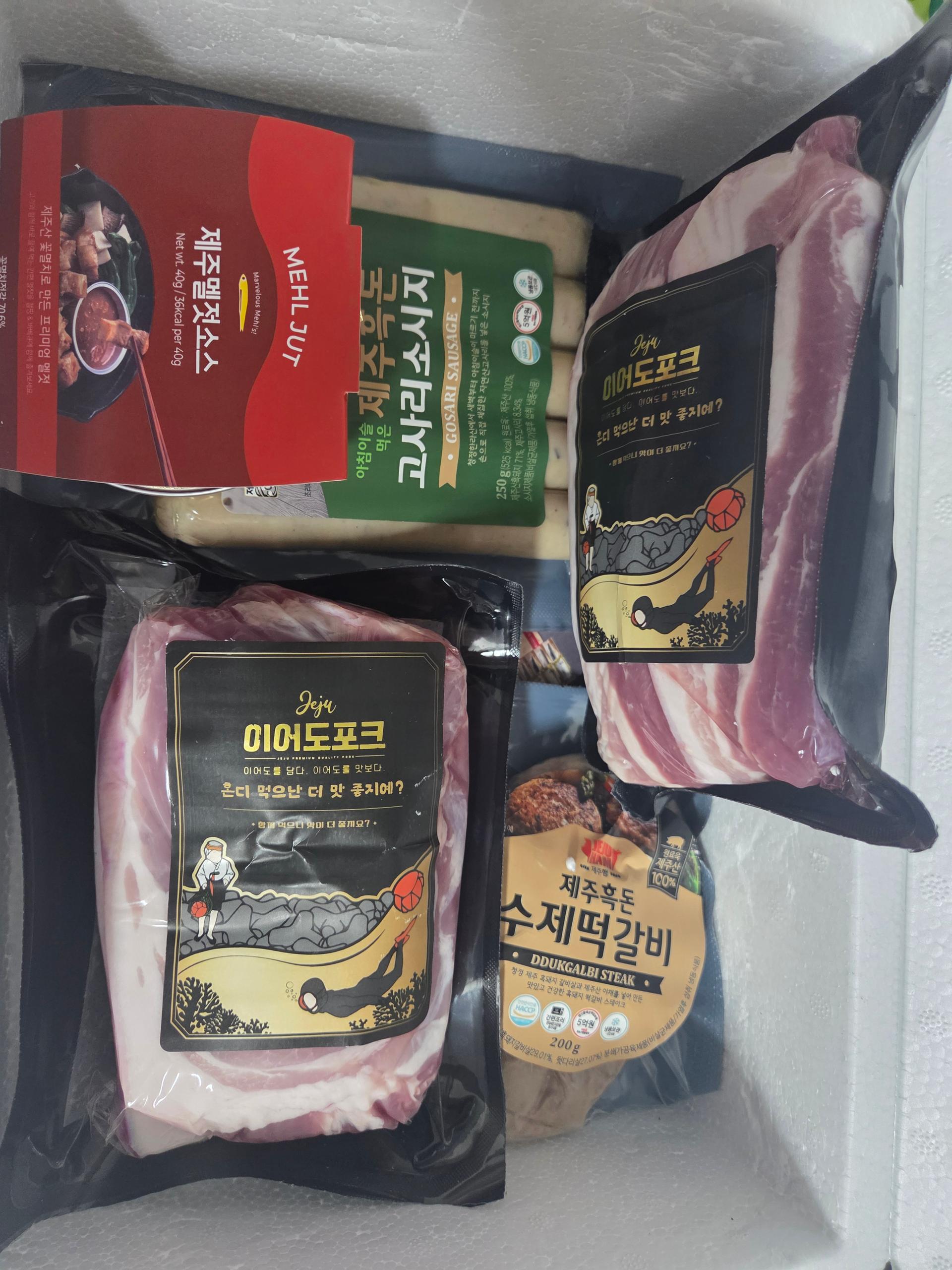 백오겹500g+흑돼지 앞다리살500g+흑돈떡갈비200g+흑돈소세지250g+멜젓소스40g