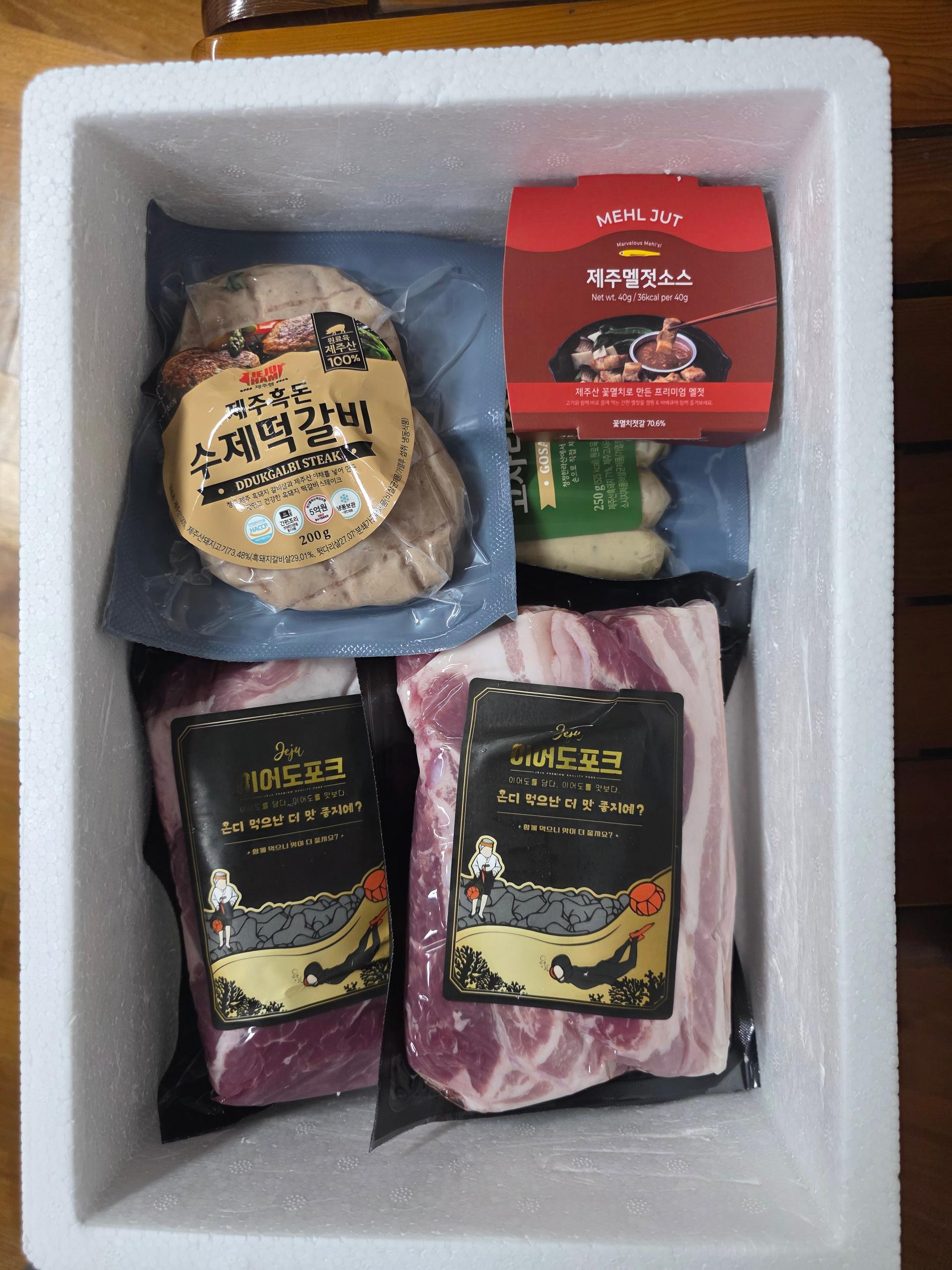 백오겹500g+흑돼지 앞다리살500g+흑돈떡갈비200g+흑돈소세지250g+멜젓소스40g