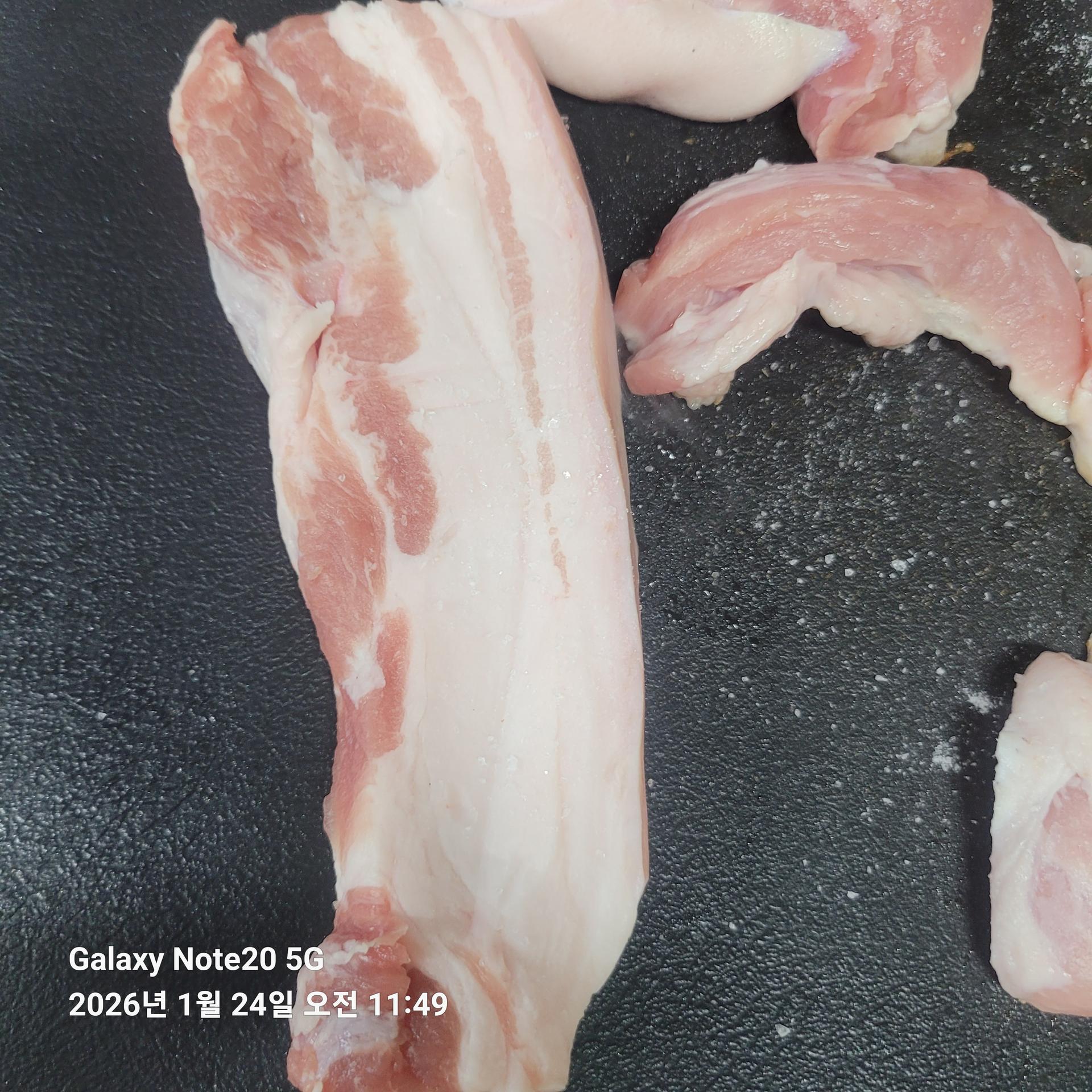 백오겹500g+흑돼지 앞다리살500g+흑돈떡갈비200g+흑돈소세지250g+멜젓소스40g