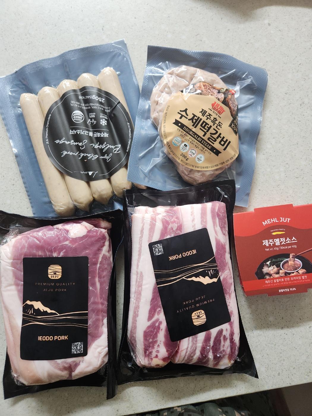 백오겹500g+흑돼지 앞다리살500g+흑돈떡갈비200g+흑돈소세지250g+멜젓소스40g