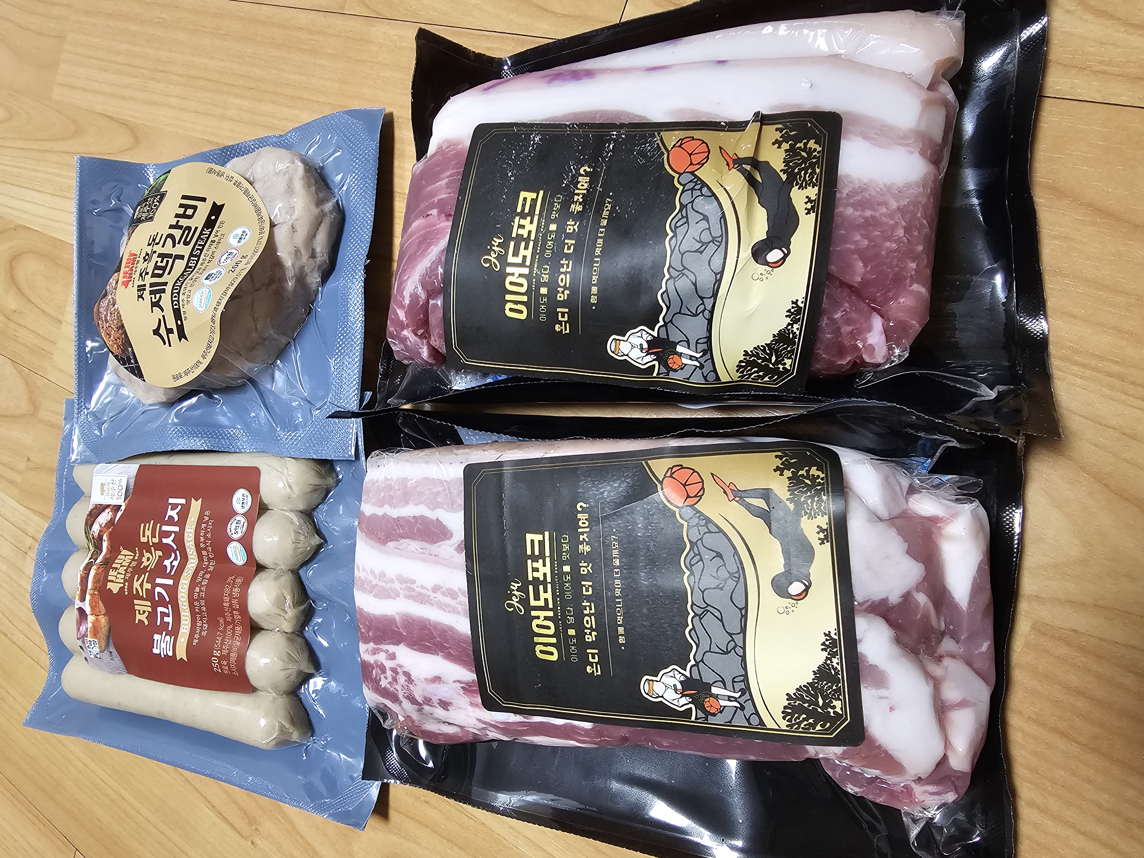 백오겹500g+흑돼지 앞다리살500g+흑돈떡갈비200g+흑돈소세지250g+멜젓소스40g