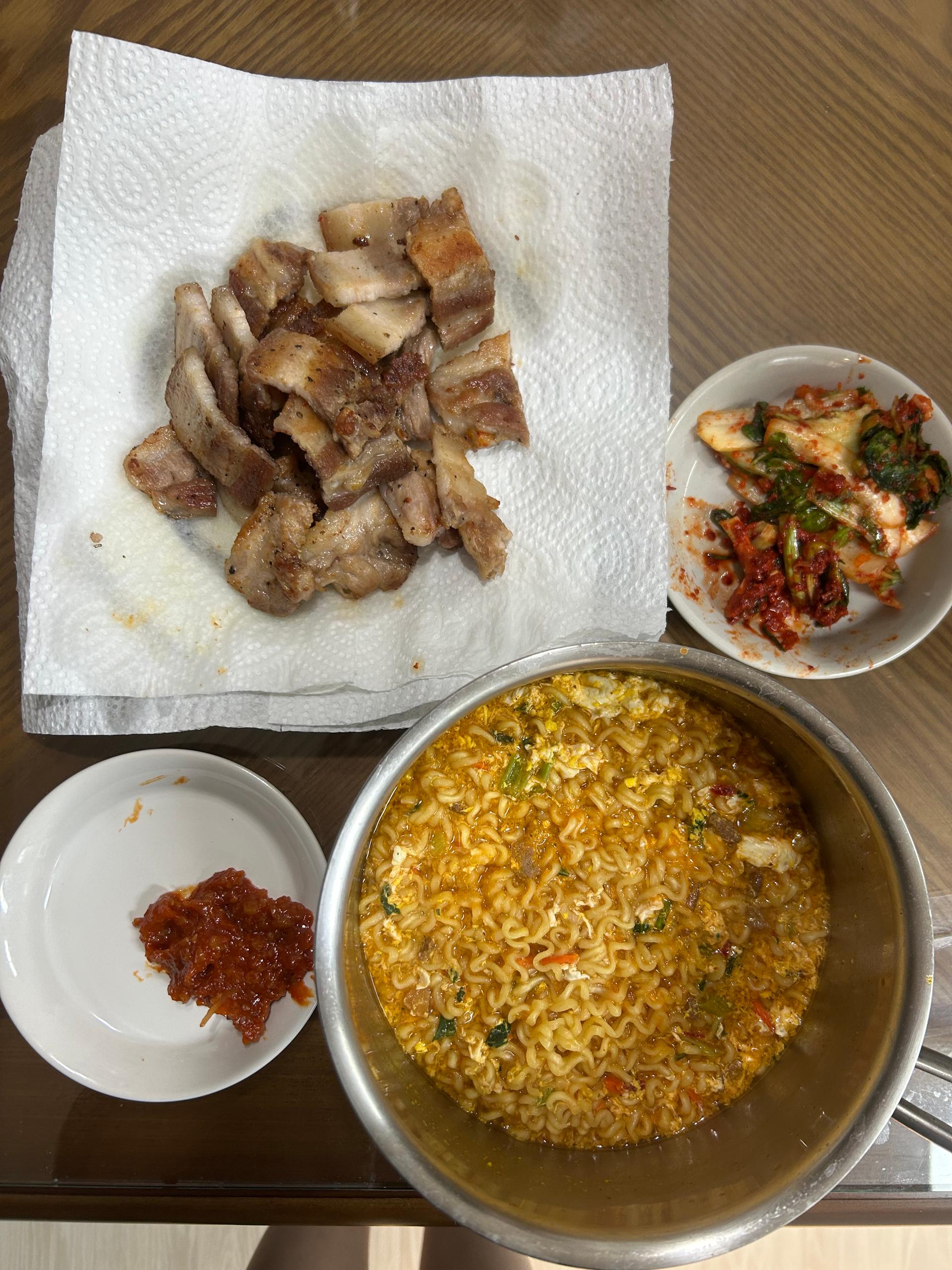 100% 국내산 한돈세트 최대 1.6kg 증정